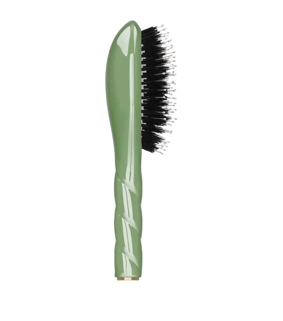 N.03 The Essential Soft Petite Brush GREEN Image 3
