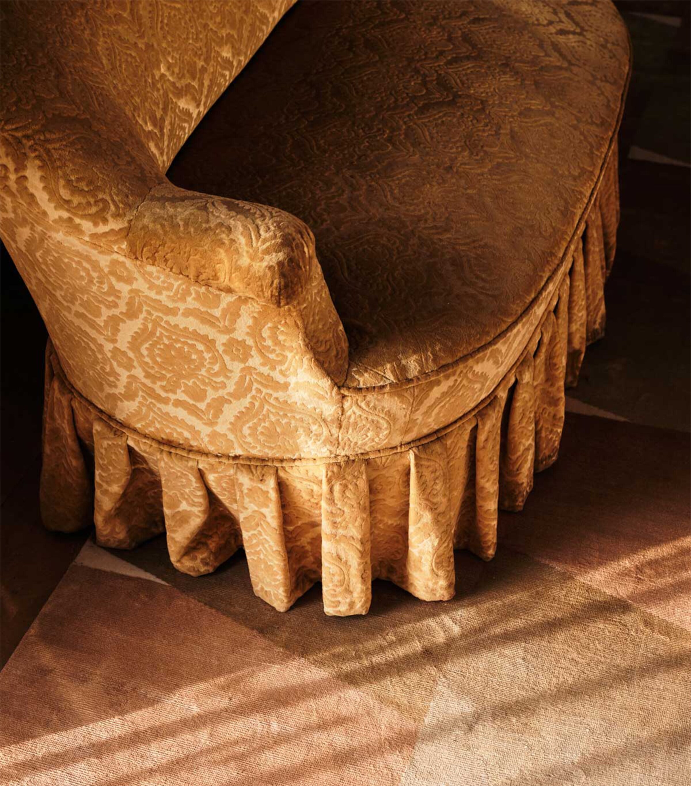 x Kelly Wearstler Crux Auburn Rug (1.83m x 2.74m) GOLD Image 5