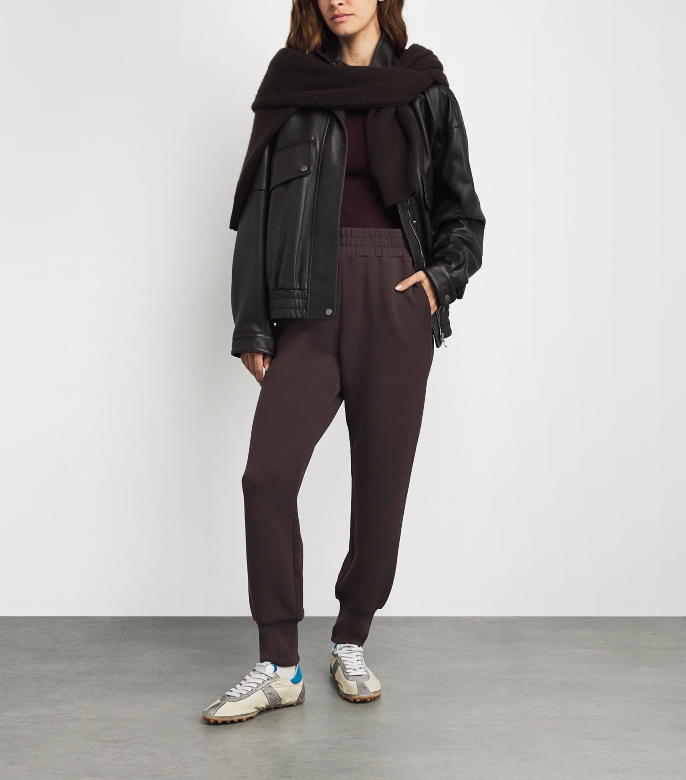 The Slim Cuff Sweatpants COFFEE BEAN Image 2