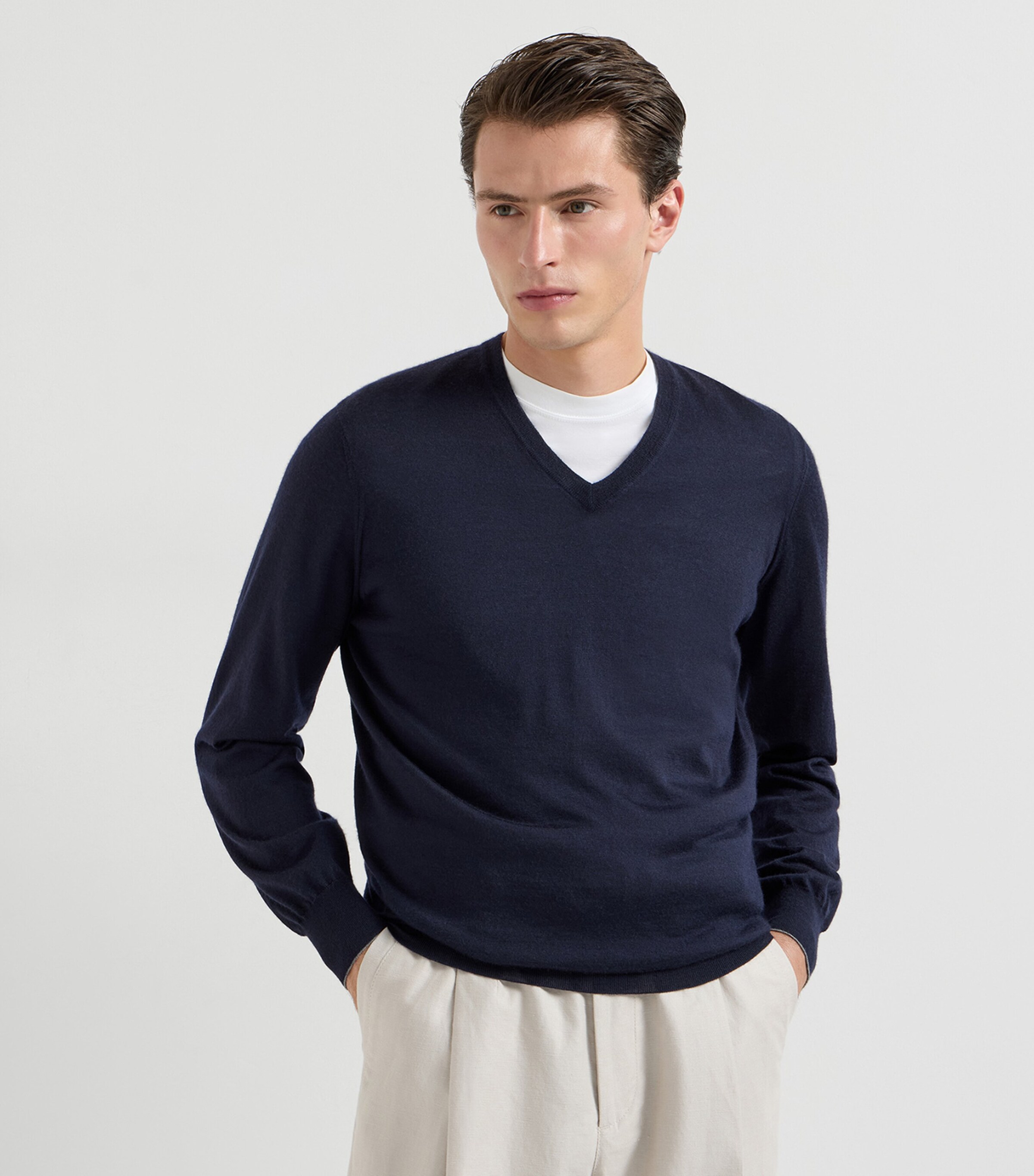 Brunello Cucinelli Mens Cashmere-Silk V-Neck Sweater Image 3