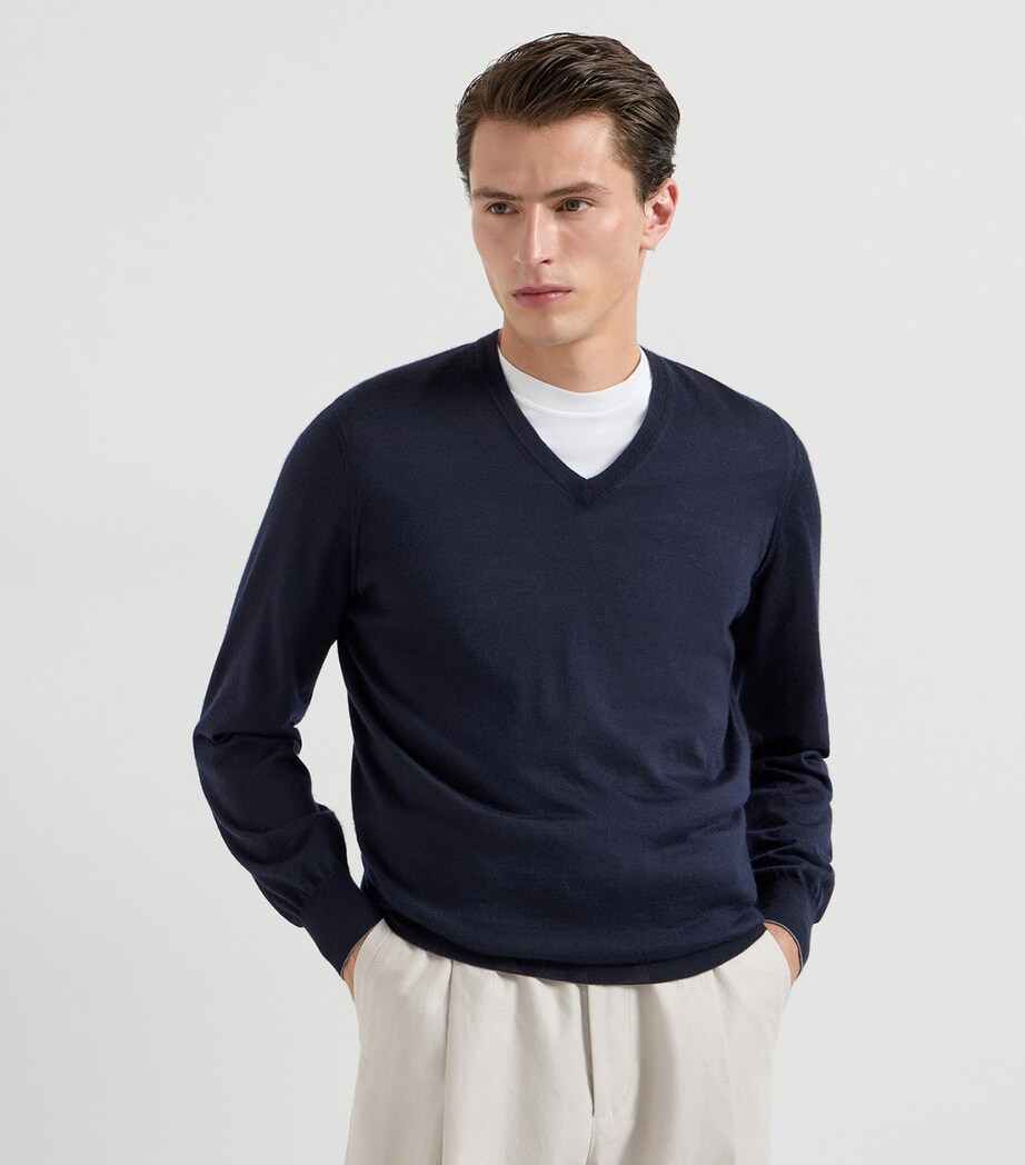 Brunello Cucinelli Mens Cashmere-Silk V-Neck Sweater Image 3