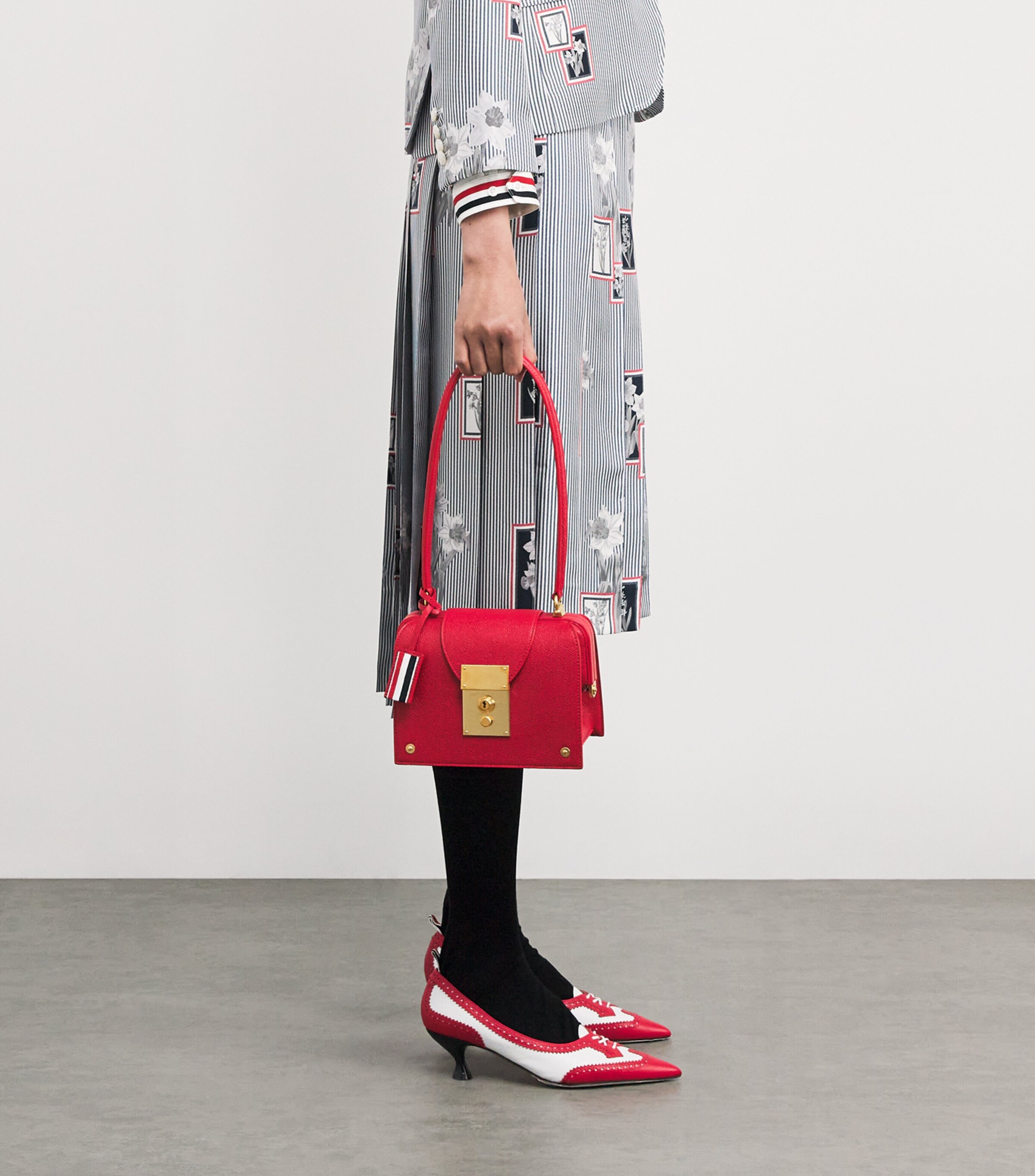 Leather Mrs. Thom Triangle Shoulder Bag RED Image 5