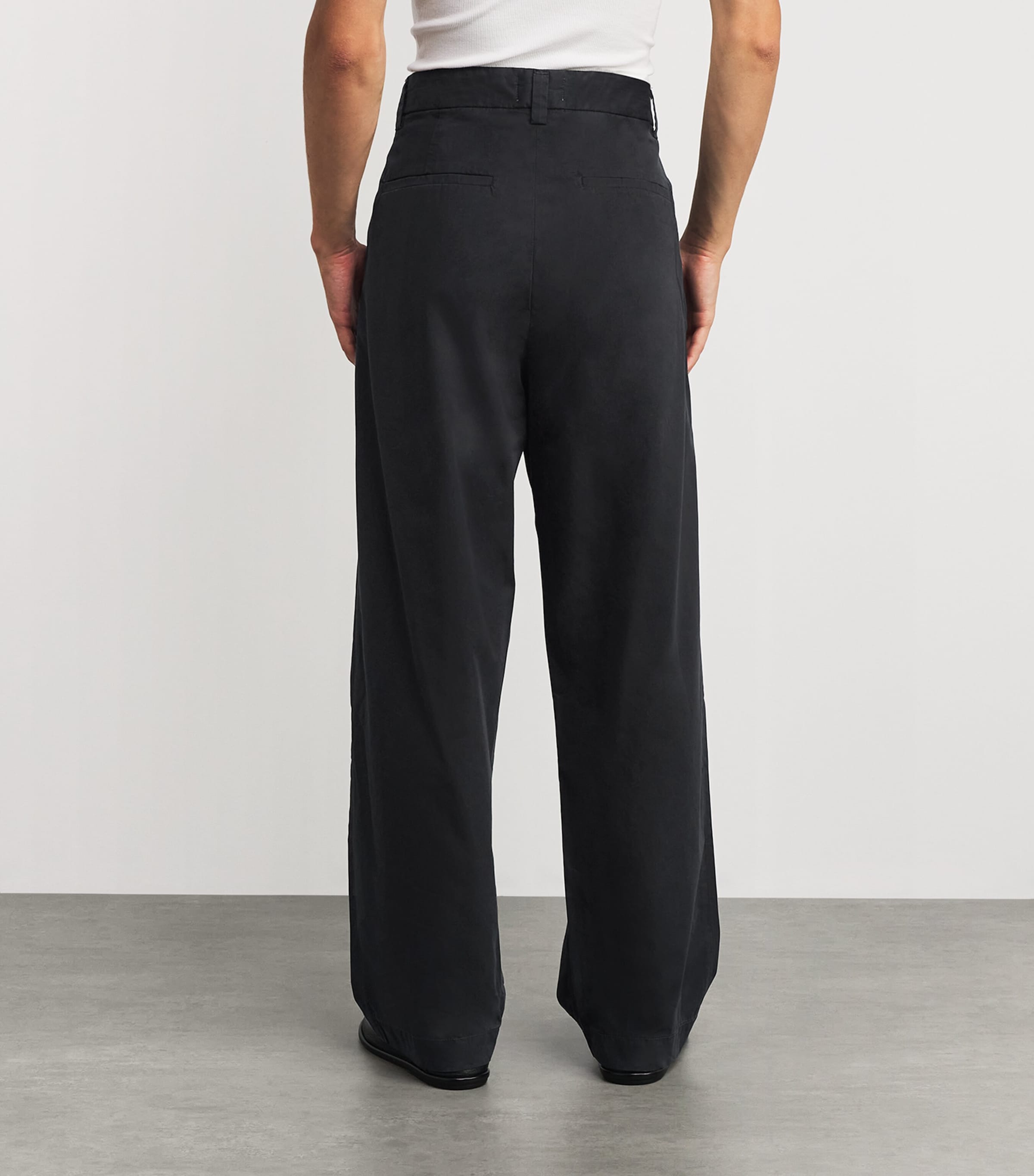 AGOLDE Mens Cotton Pleated Slater Trousers Reservoir Dk Charcol Image 4