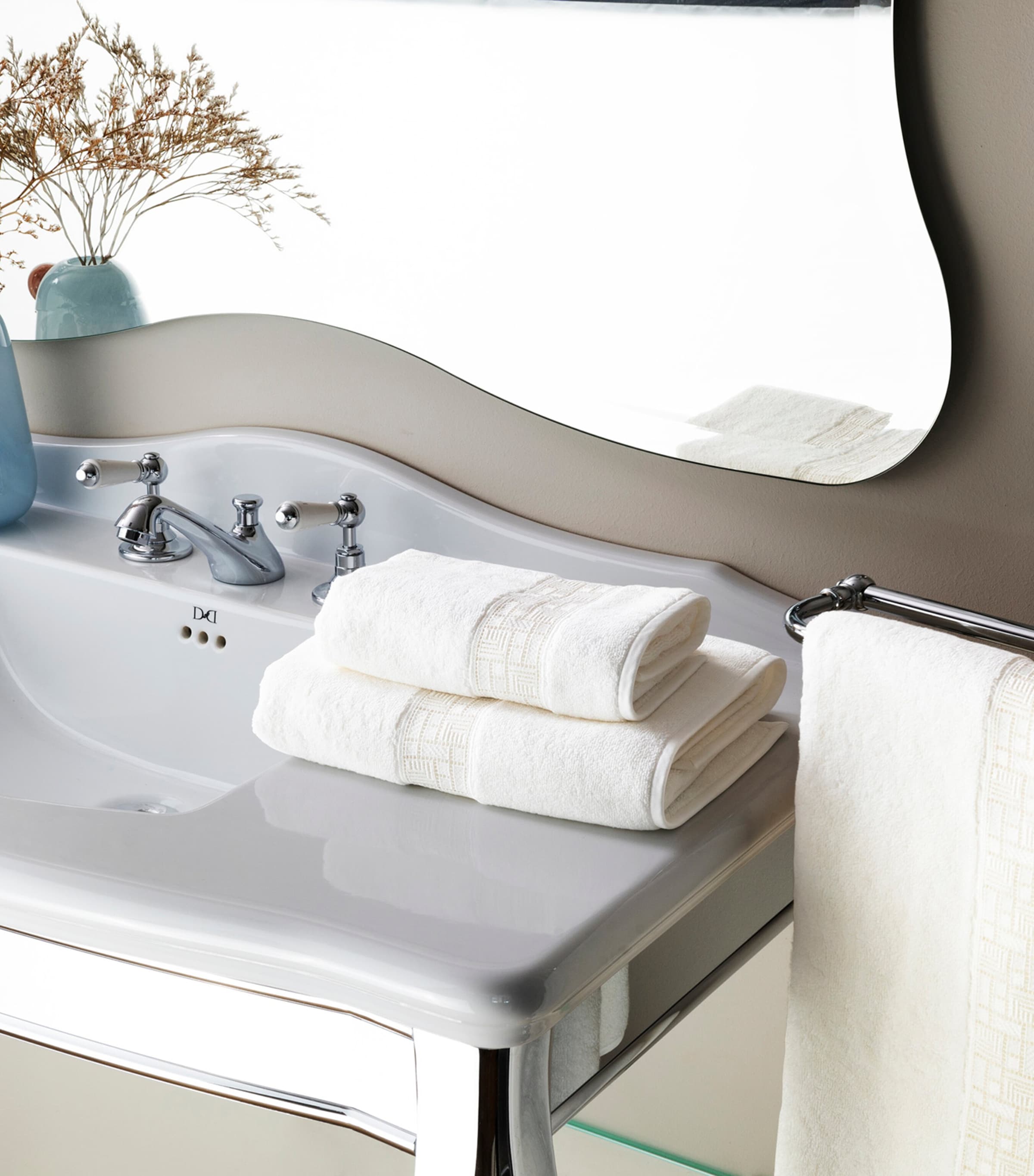 Maze Lace Hand Towel 2136 - MILK Image 3