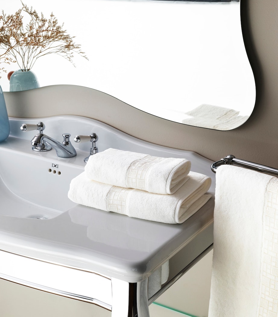 Maze Lace Hand Towel 2136 - MILK Image 3