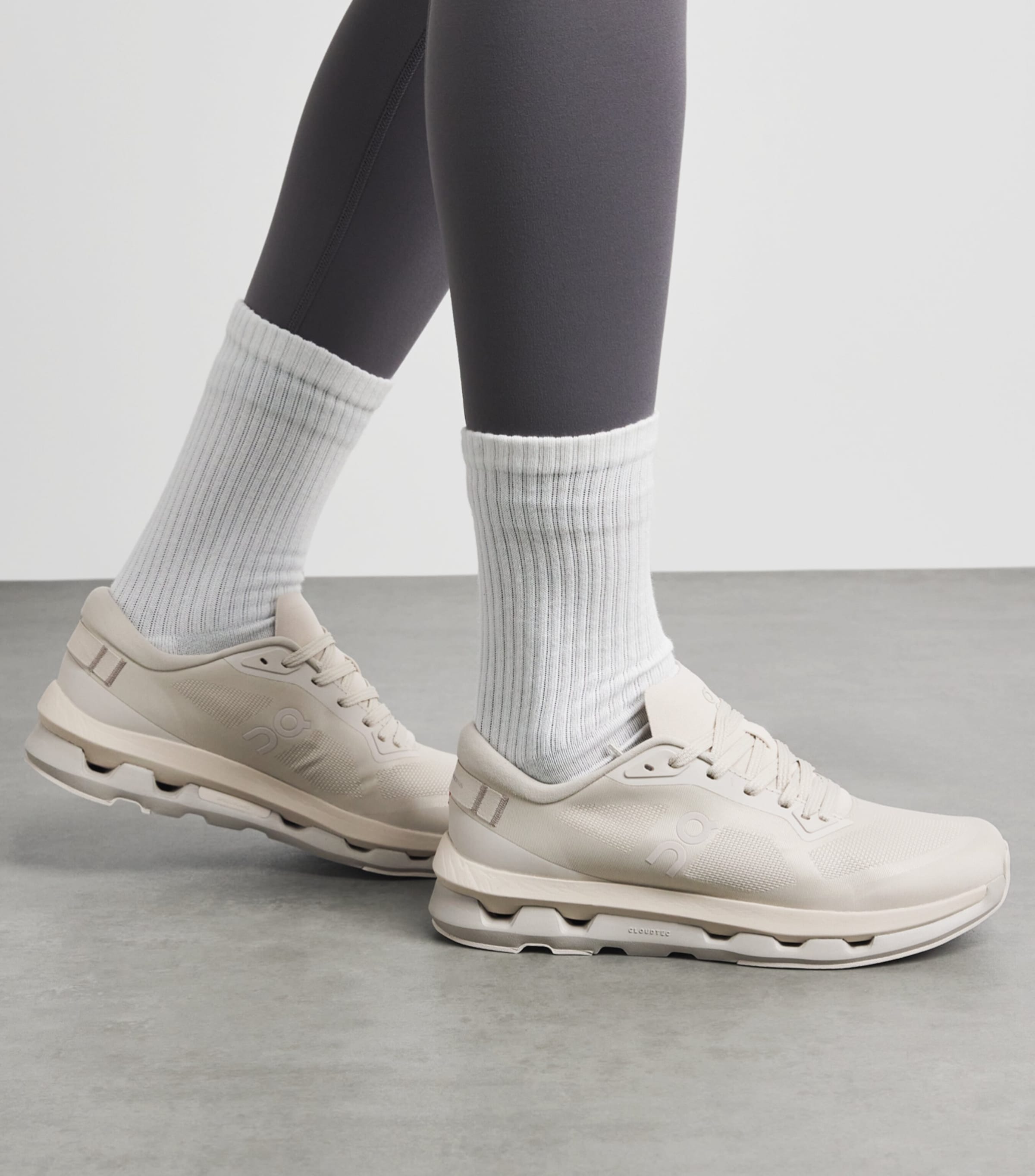 On Womens Cloudzone Trainers Pearl | Truffle Image 4
