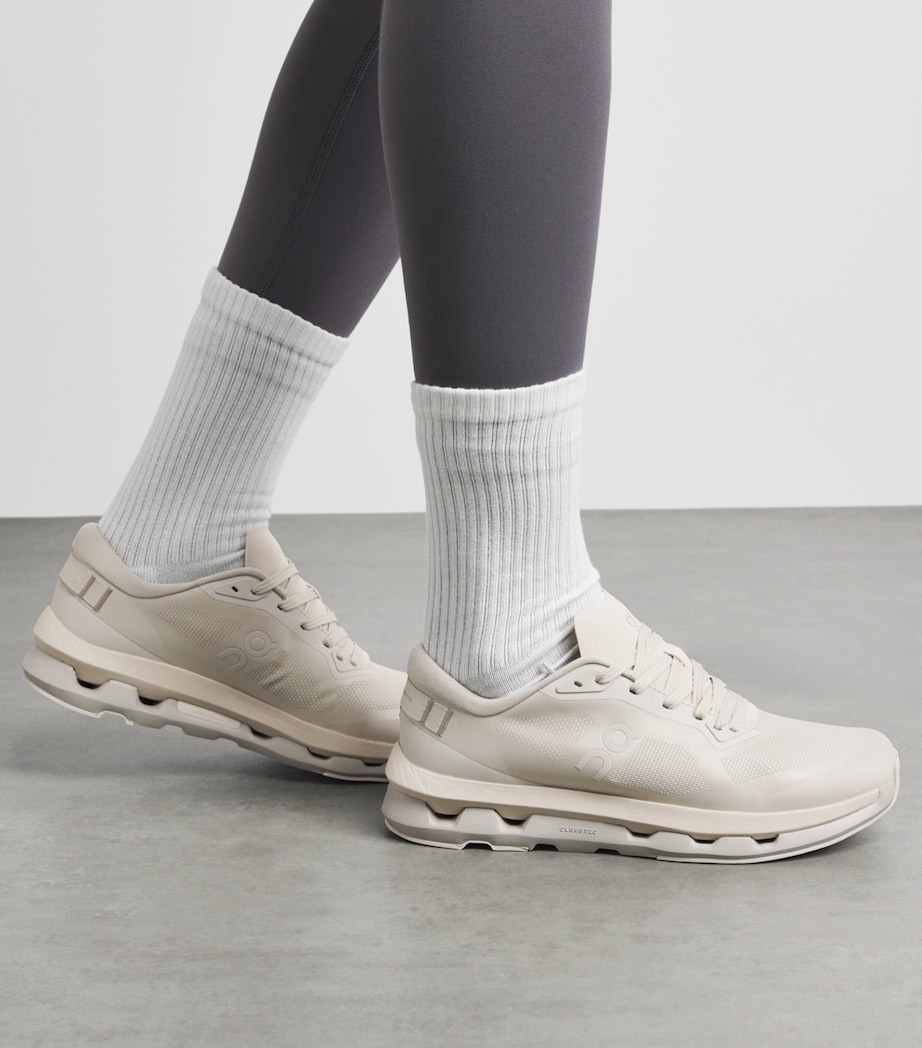 On Womens Cloudzone Trainers Pearl | Truffle Image 4