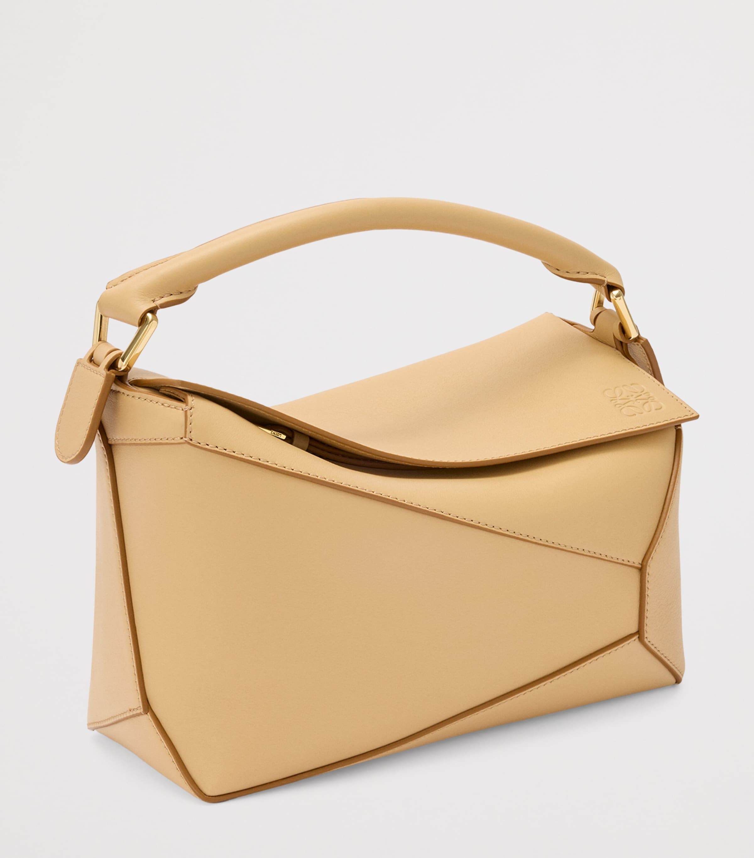 LOEWE ベージュ レザー ハンドバッグ LOEWE Beige Small Leather Puzzle Edge Top-Handle Bag | Harrods US