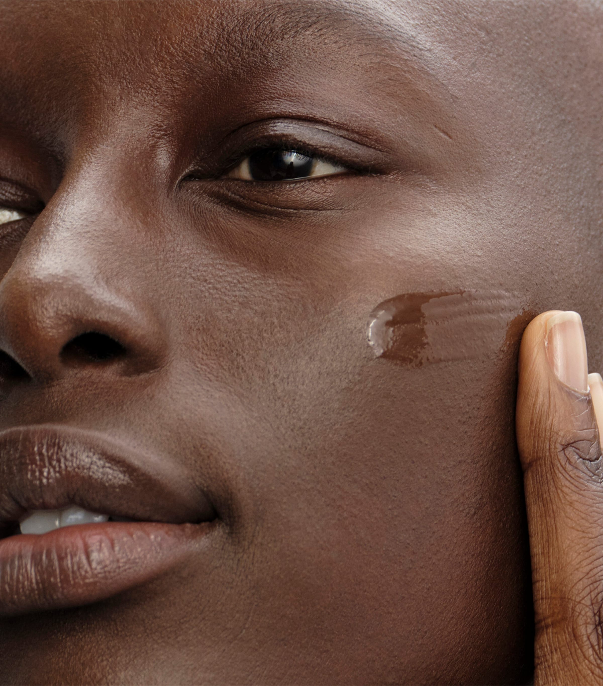 Prada Beauty Reveal Skin Optimizing Foundation Refill Image 3