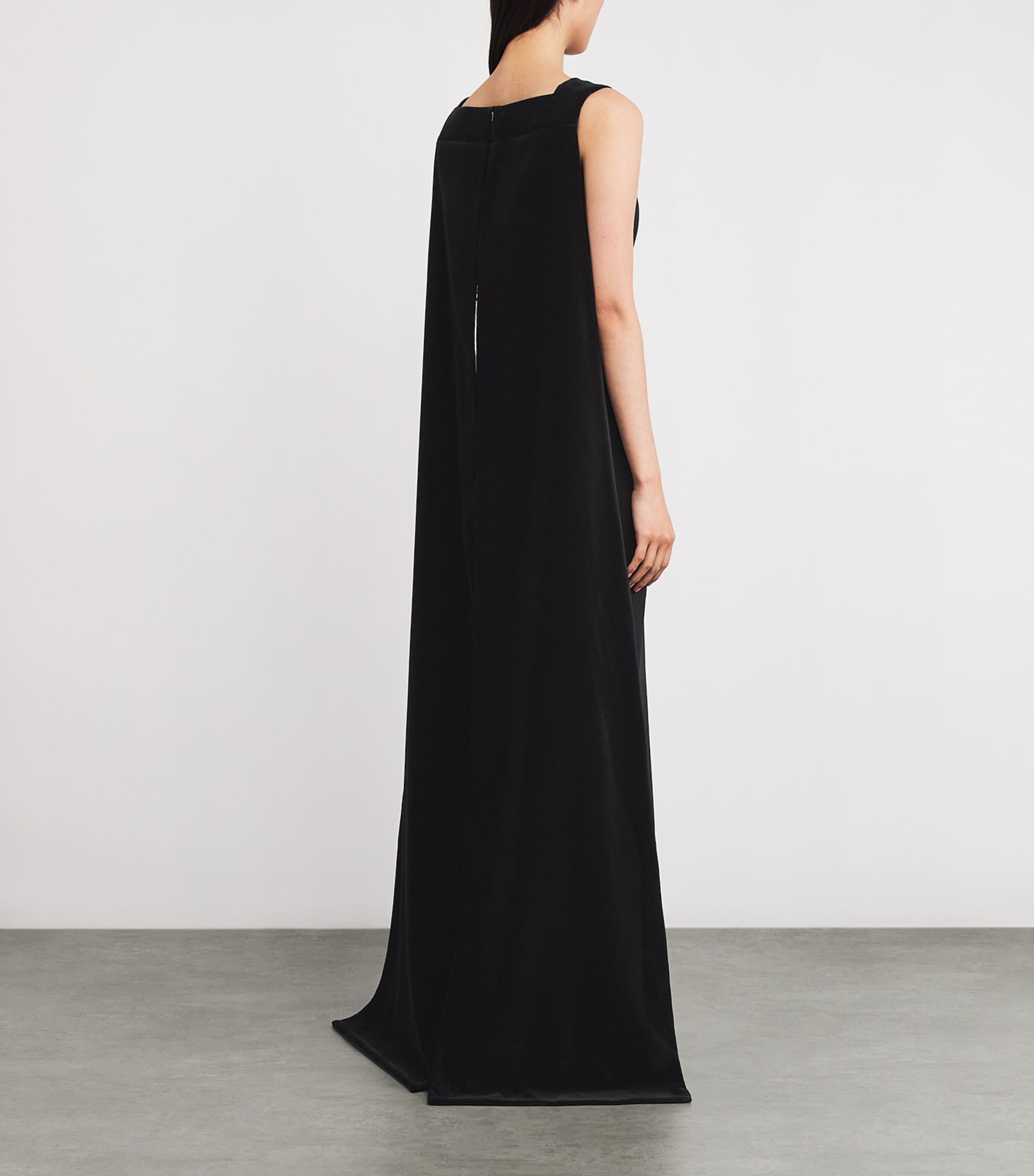 Velvet-Cape Harley Gown BLACK Image 3