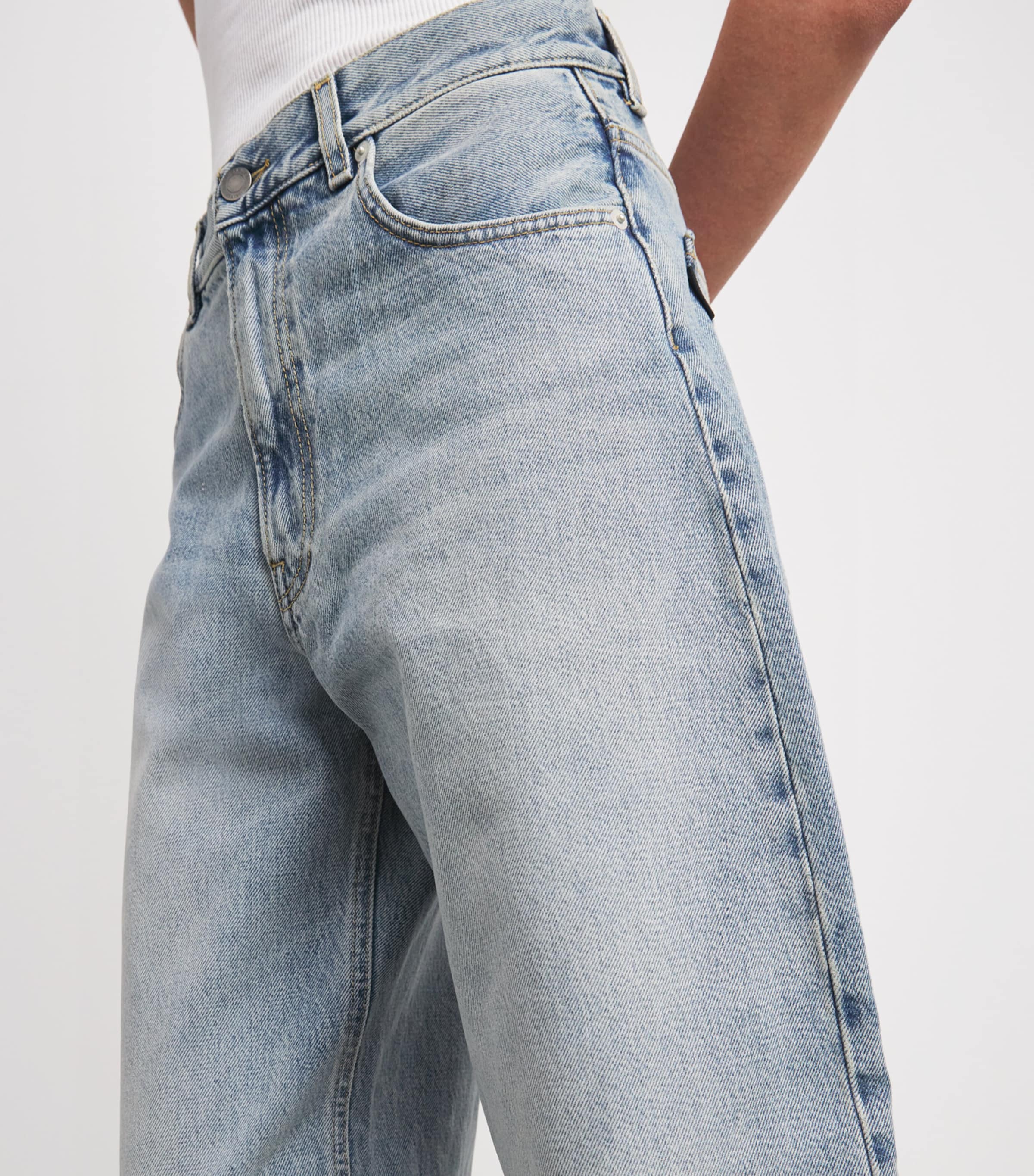デニム・ジーパン HAIKURE BIBI CURVED-LEG JEANS IN DENIM Bibi Jean in Authentic Wash – VESTIGE