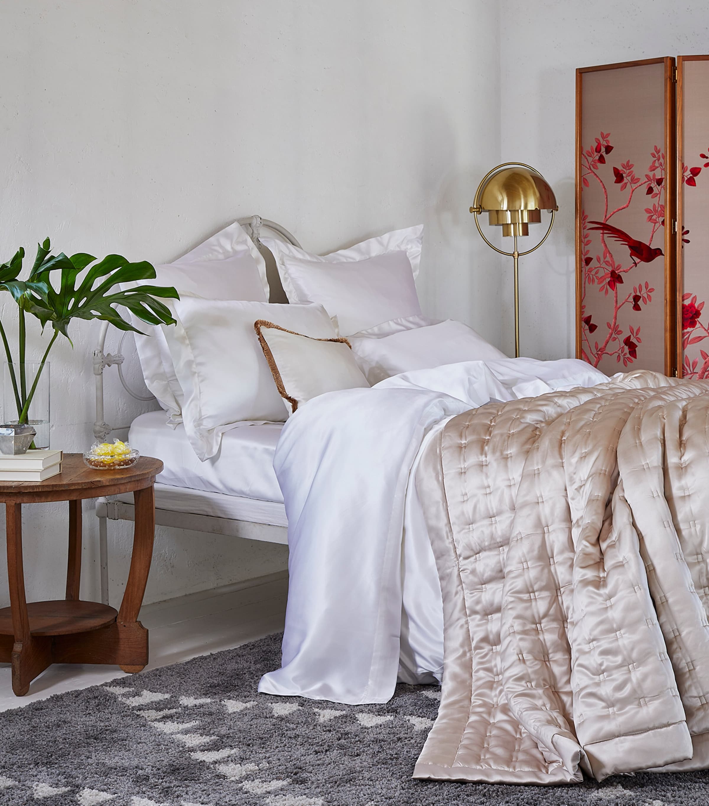 Silk Double Fitted Sheet (140cm x 200cm) WHITE Image 2