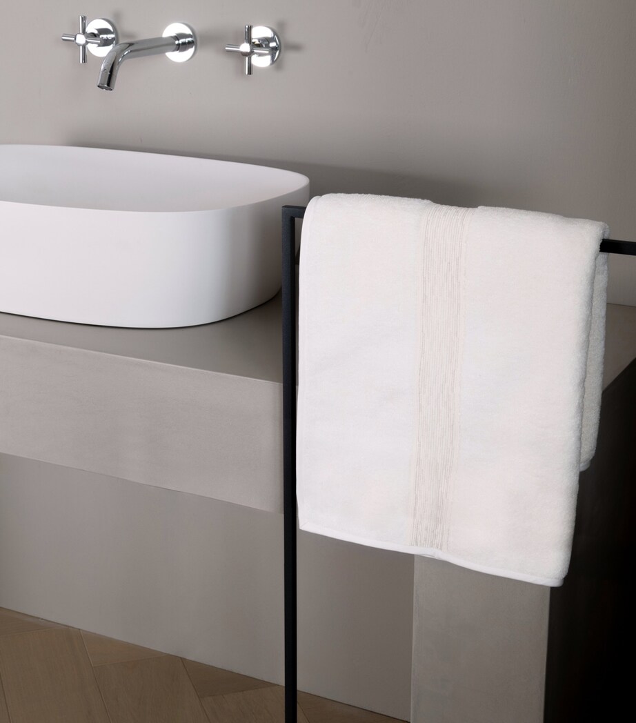 Frette Balance Lace Hand Towel (60cm x 110cm) Milk Image 2