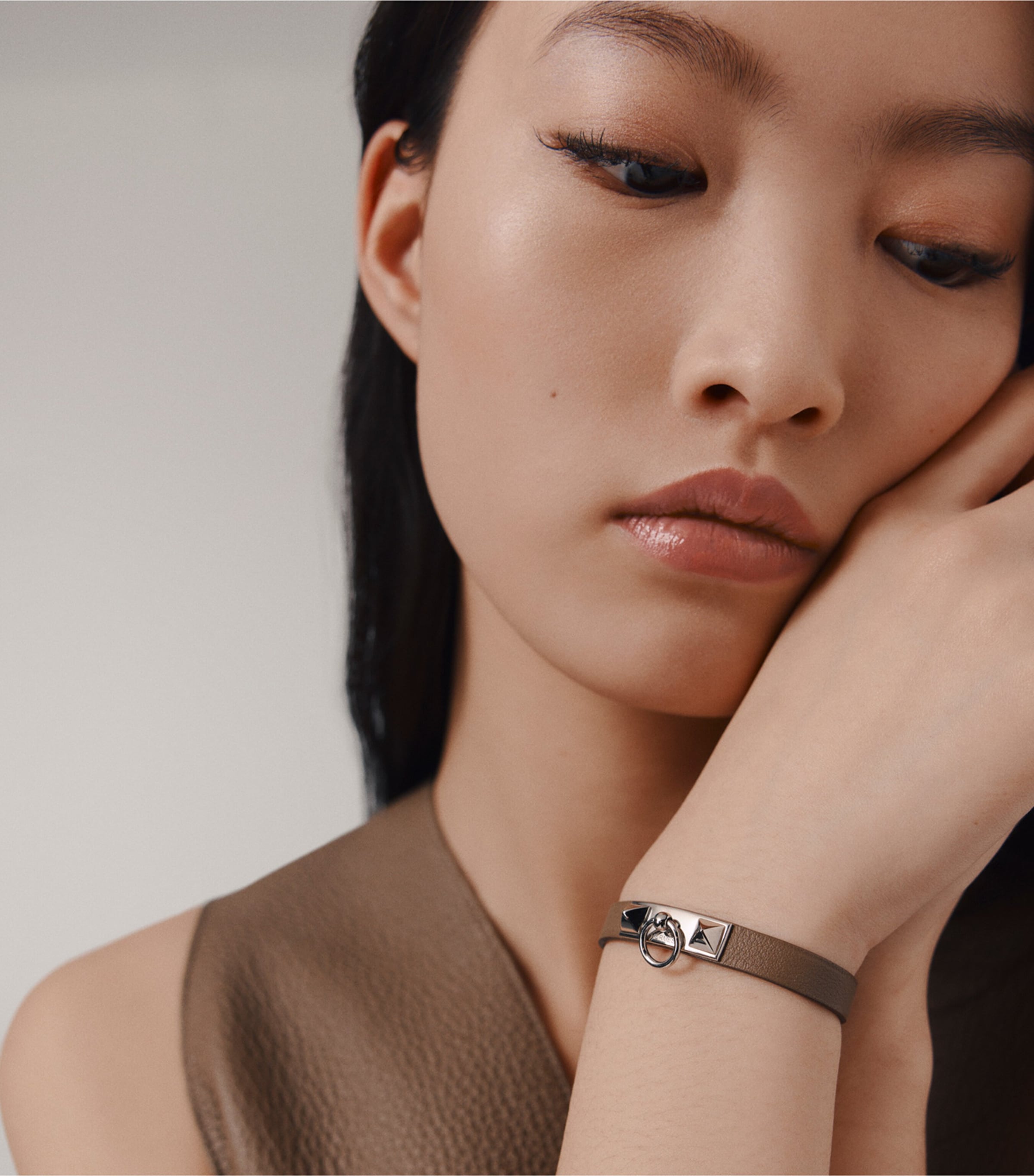 Silky Lipstick Shine - Beige Tan BEIGE TAN Image 7