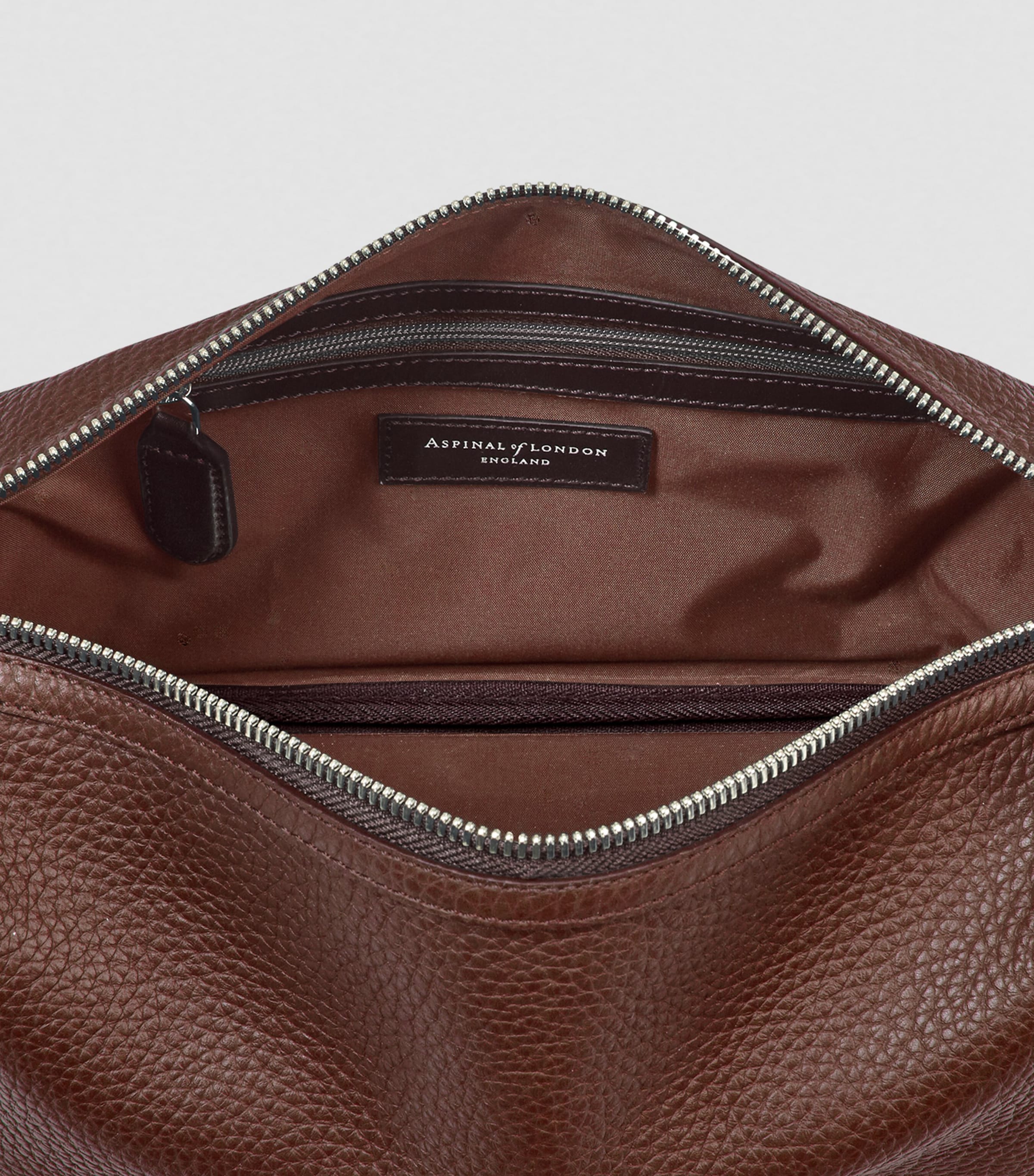 Leather Reporter Wash Bag CHESTNUT Image 2