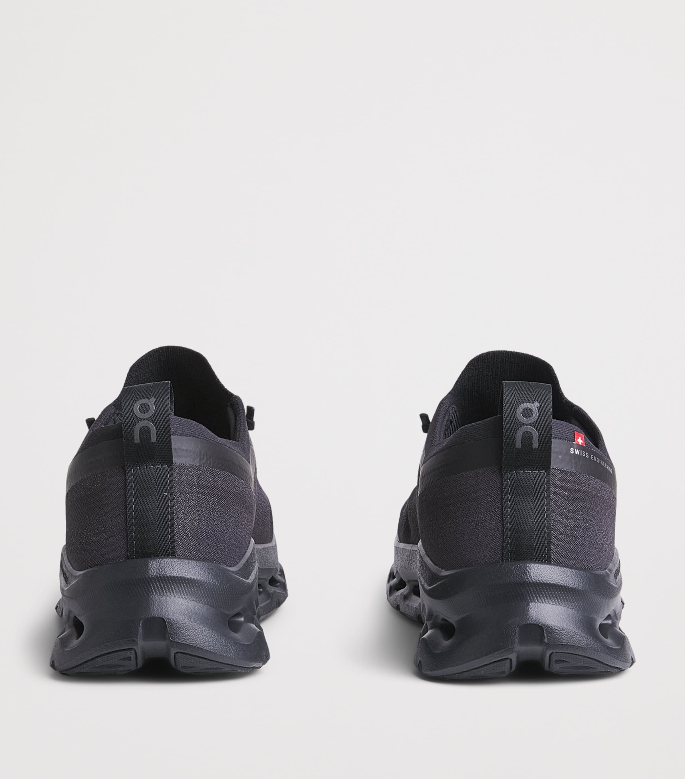 On Mens Cloudtilt Moon Trainers Black/black Image 5