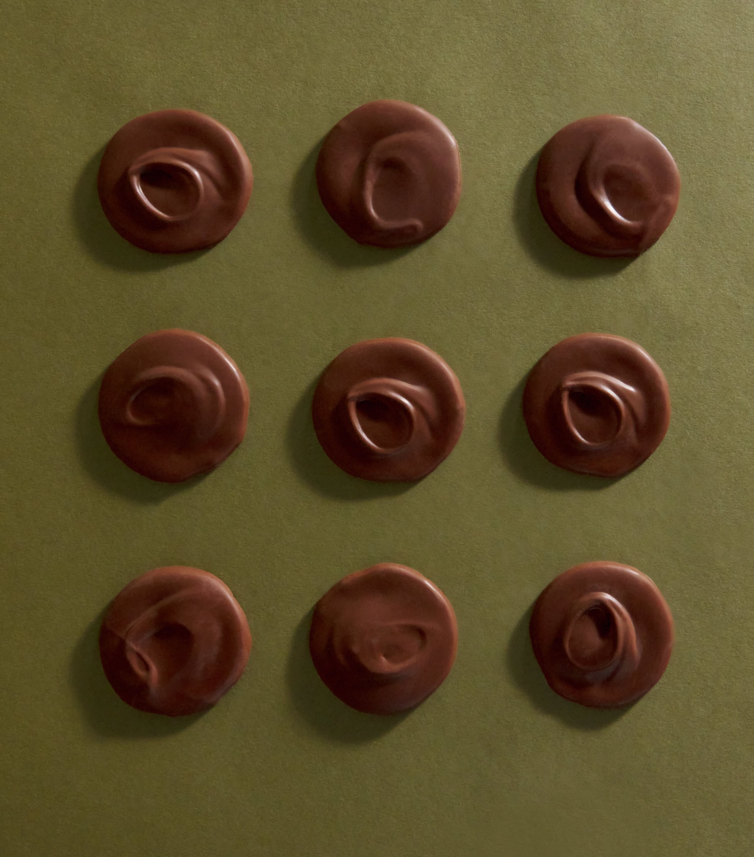 Milk Chocolate Salted Caramel Thins (144g) NO COLOUR Image 3