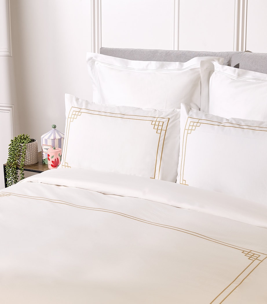 Hendon Super King Duvet Cover Set (260cm x 220cm) WHITE Image 3