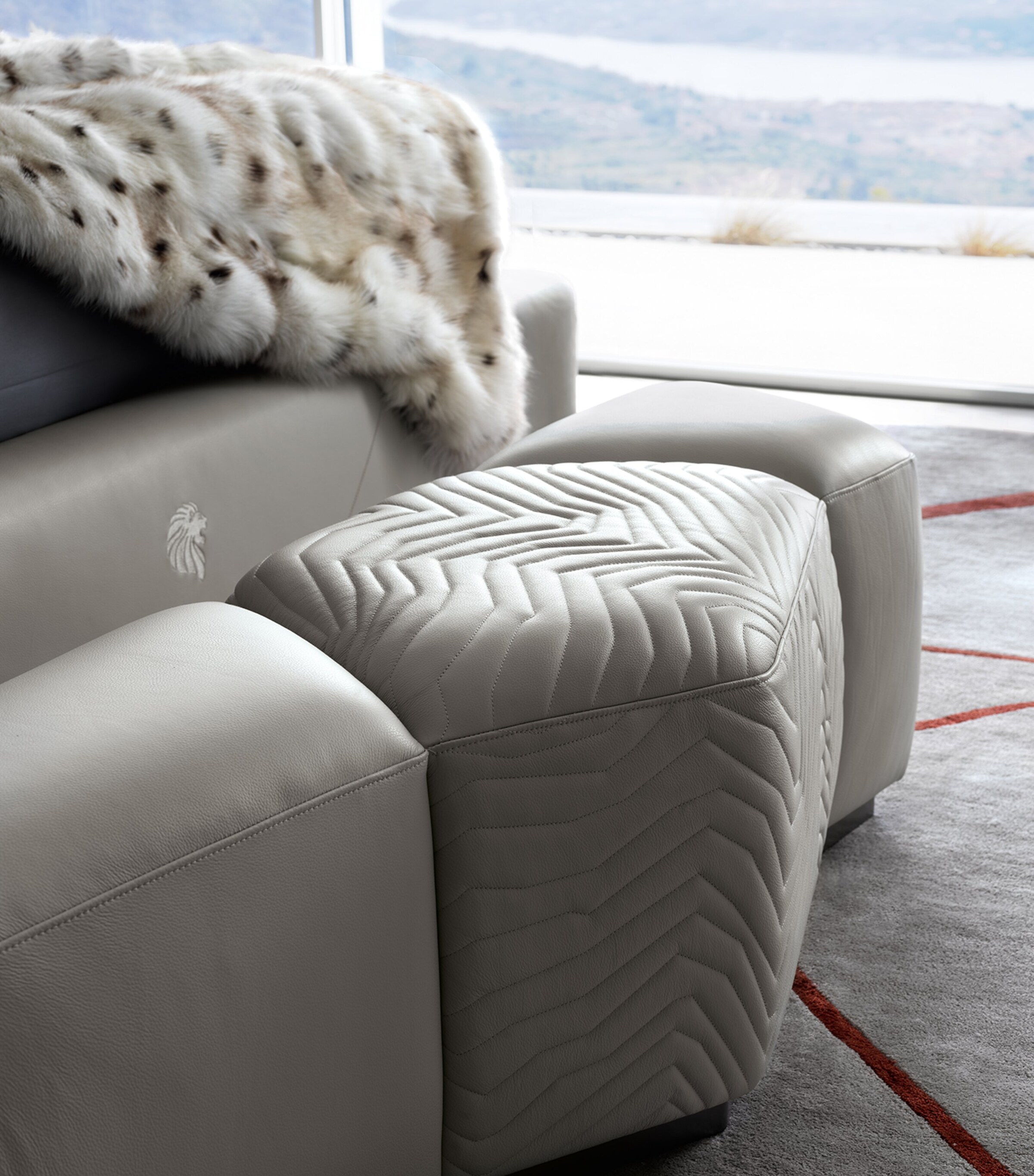 Moonlight Ottoman Bench MOONLIGHT LTHR 205 Image 3