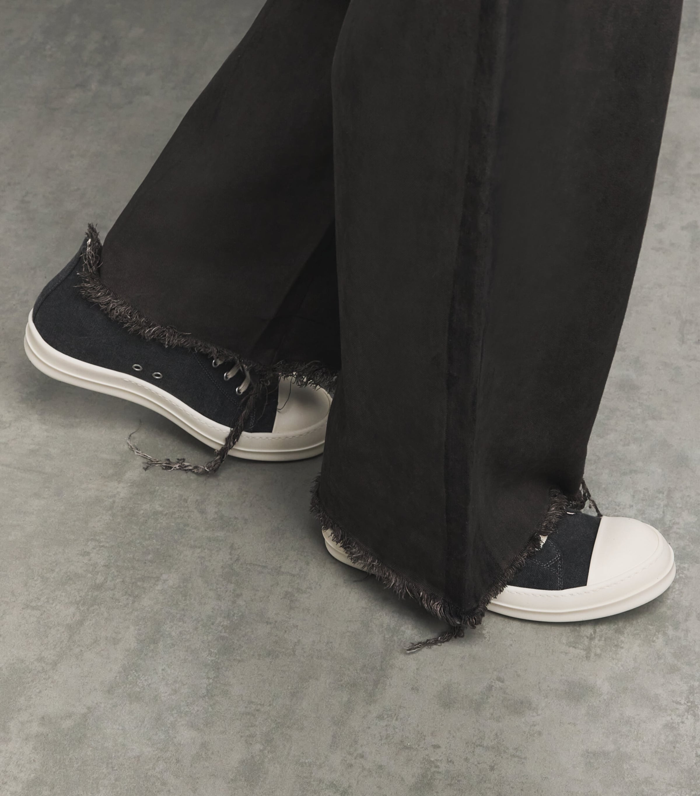 Rick Owens Canvas Low-Top Sneakers Grvl/mlk/mlk Image 2