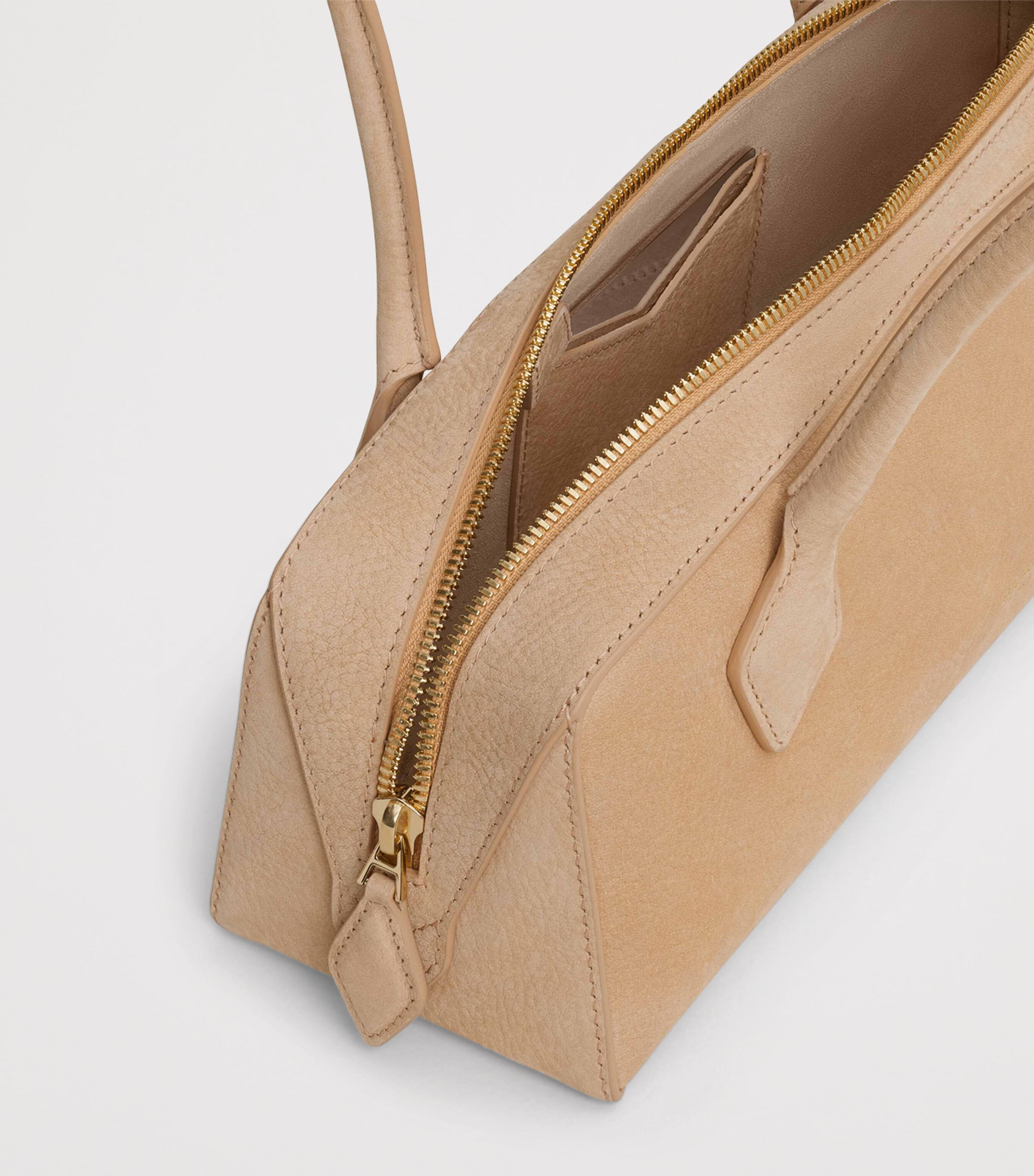 Medium Leather Le Teckel Shoulder Bag DESERT Image 4