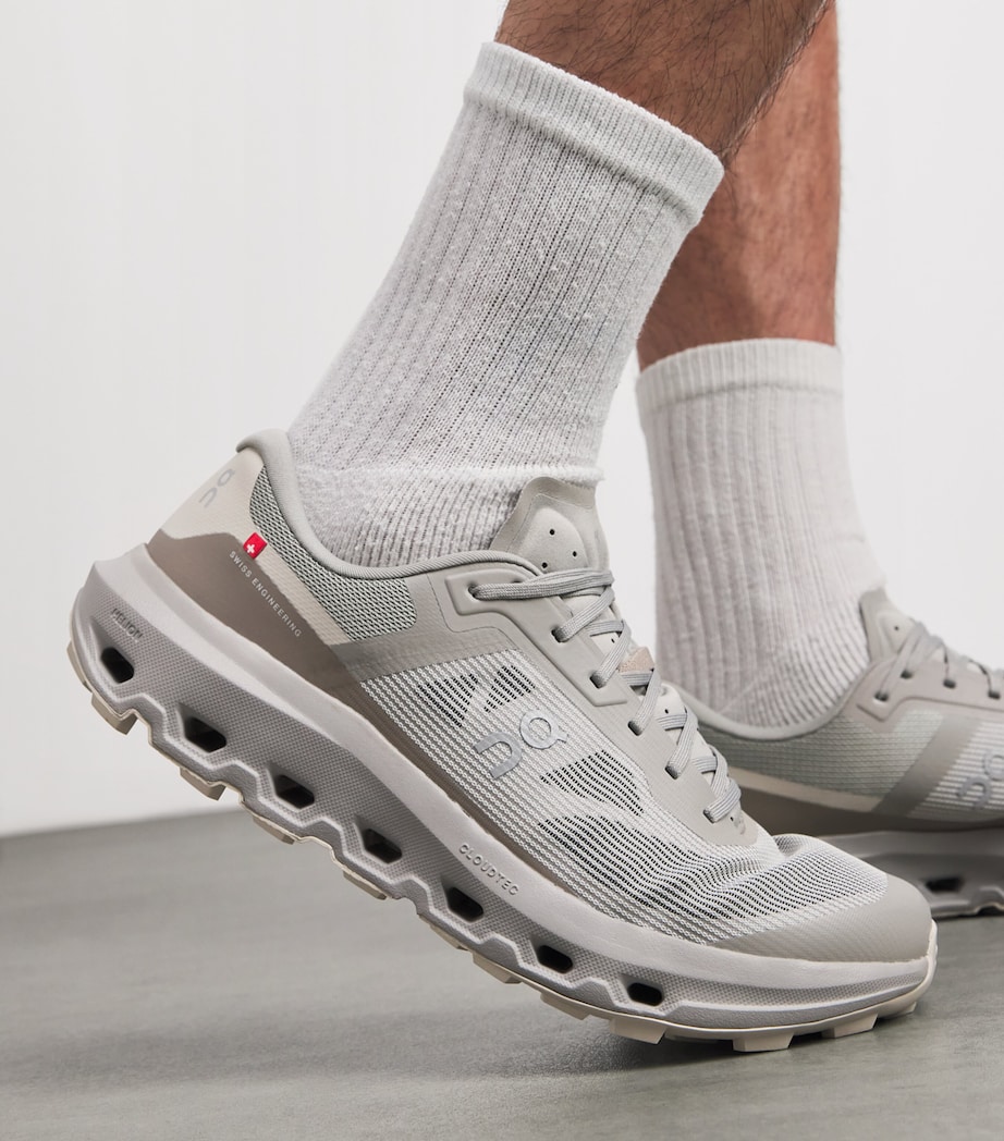 On Mens Cloudvista 3 Trainers Fog | Pearl Image 2