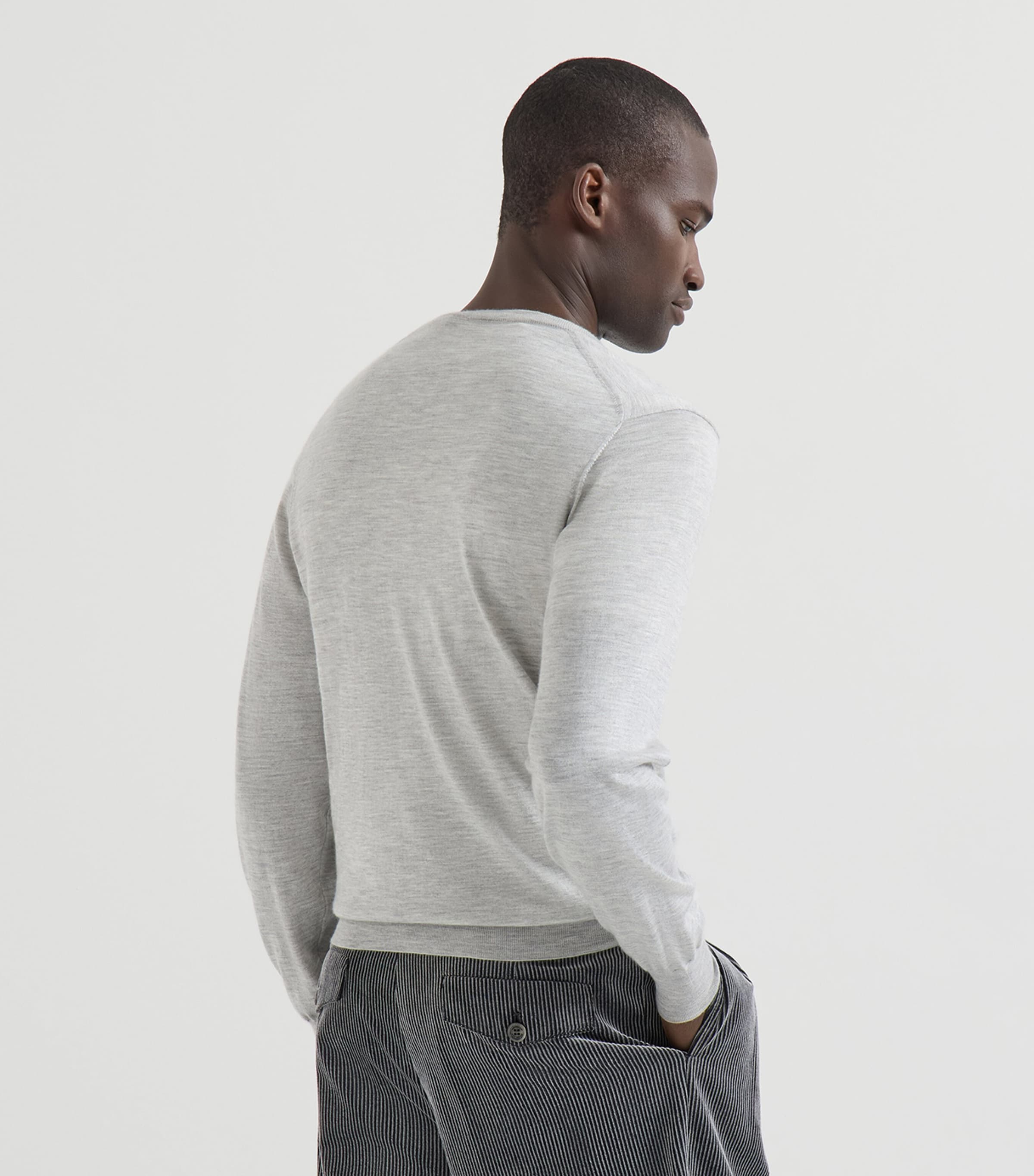 Brunello Cucinelli Mens Cashmere-Silk V-Neck Sweater Image 5