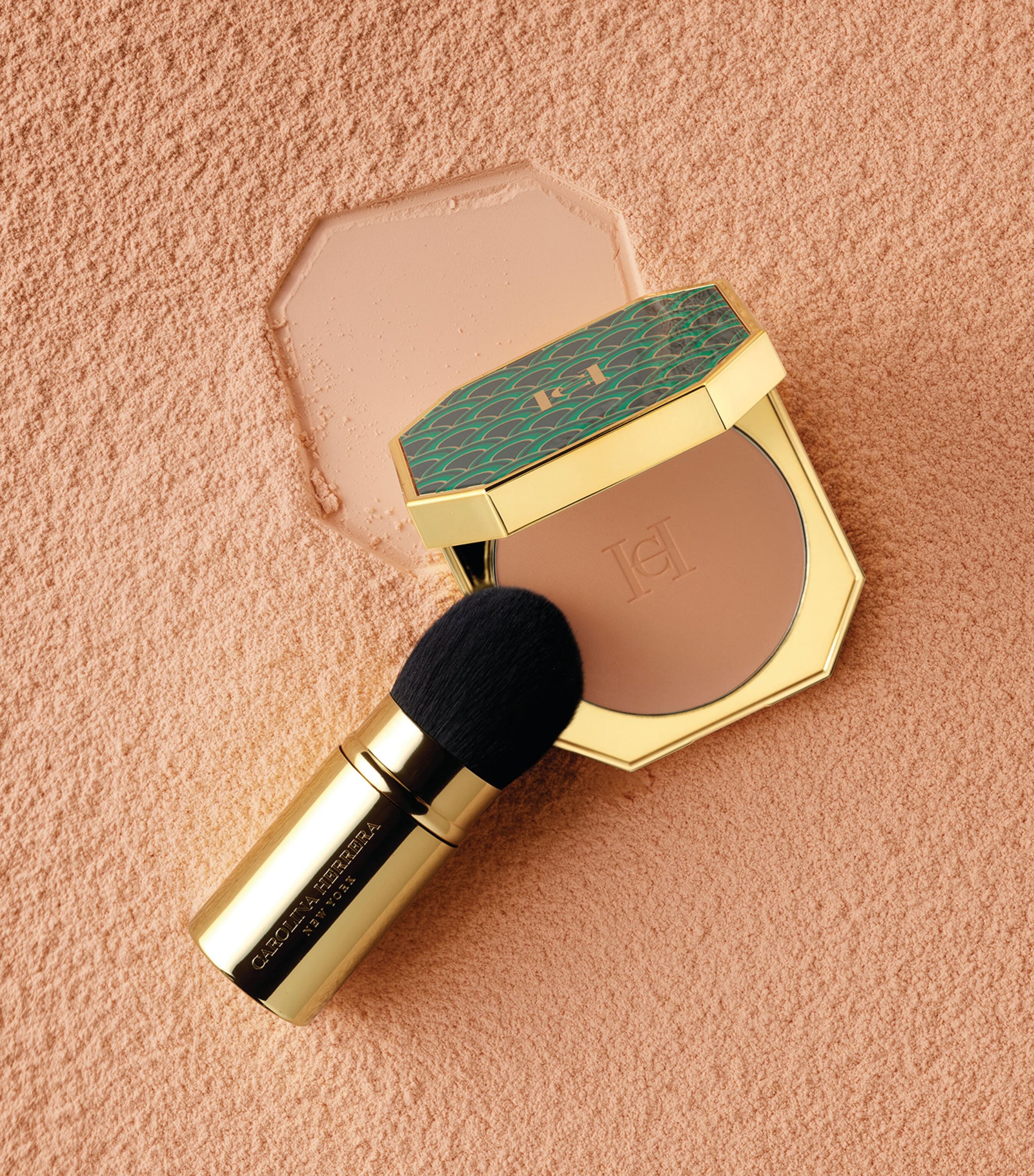 Herrera  Powder Brush NO COLOUR Image 2