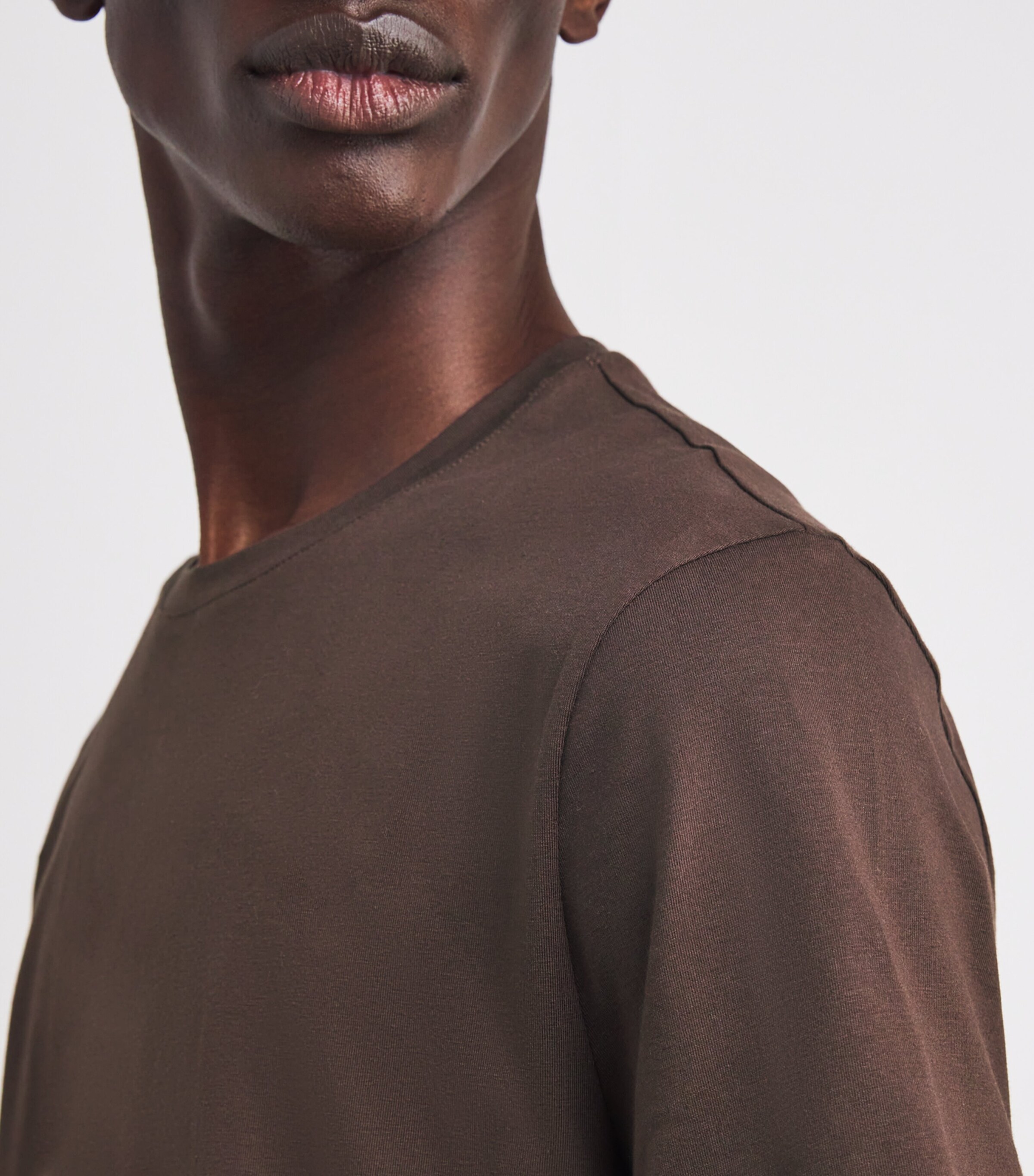 Luxe Performance T-Shirt 1VC - COFFEE BEAN Image 6