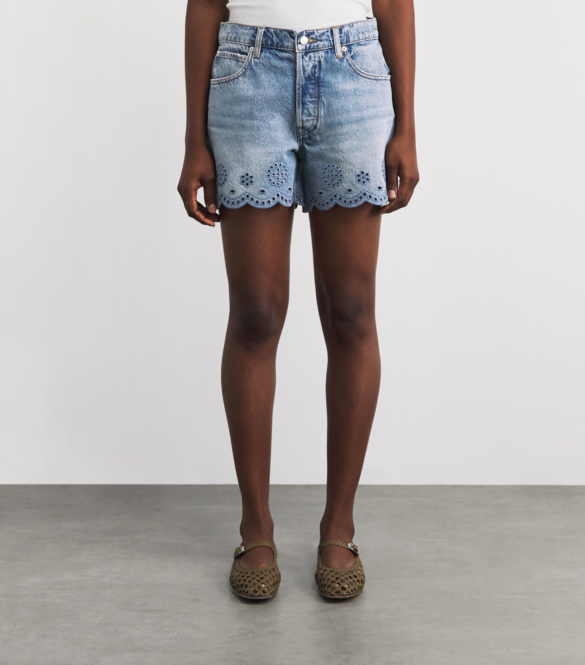 FRAME Womens The Long Hang Eyelet Denim Shorts Serene Image 4