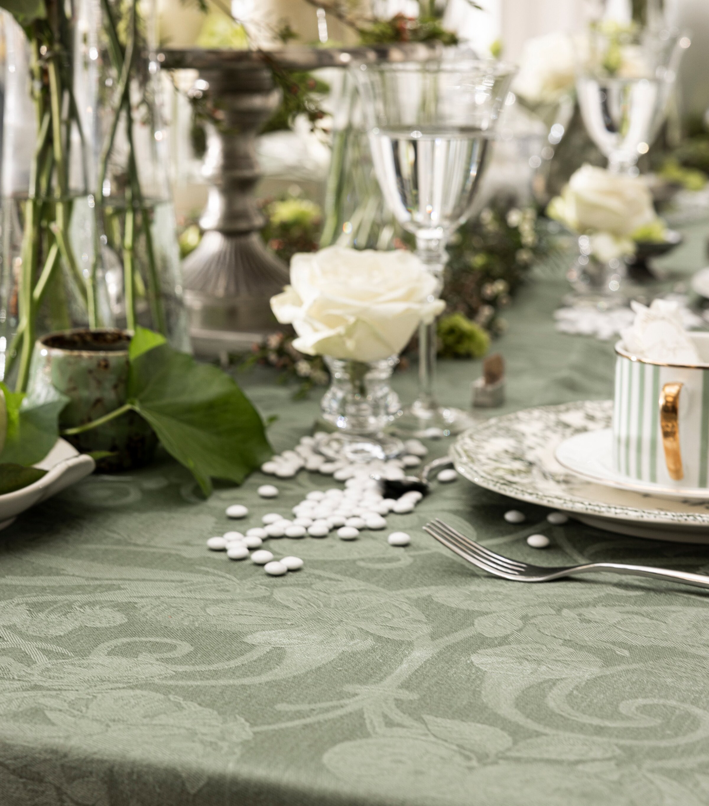 Linen Tivoli Tablecloth (175cm x 320cm) GREEN Image 3