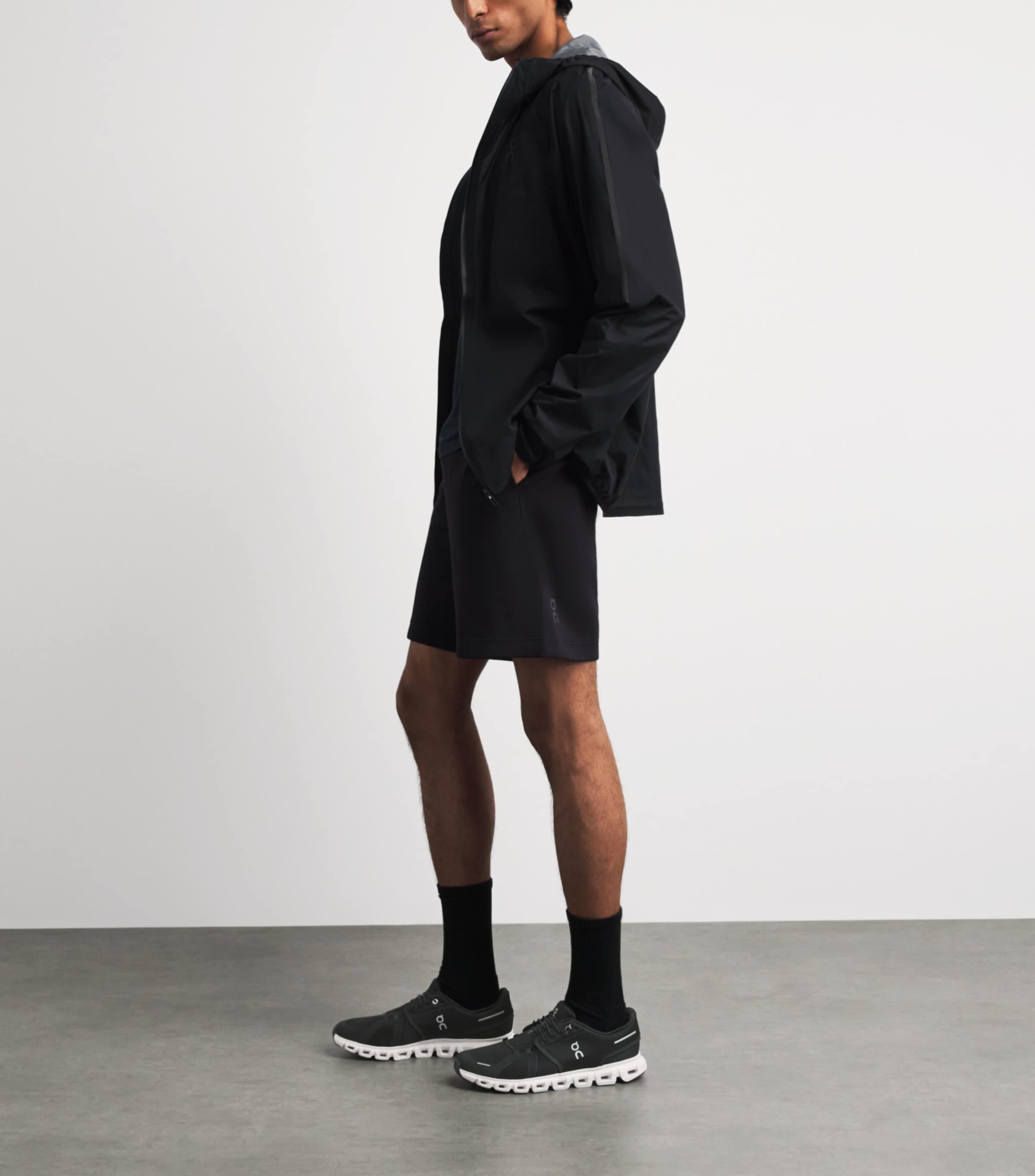 On Mens Cloud 6 Trainers Black | White Image 4