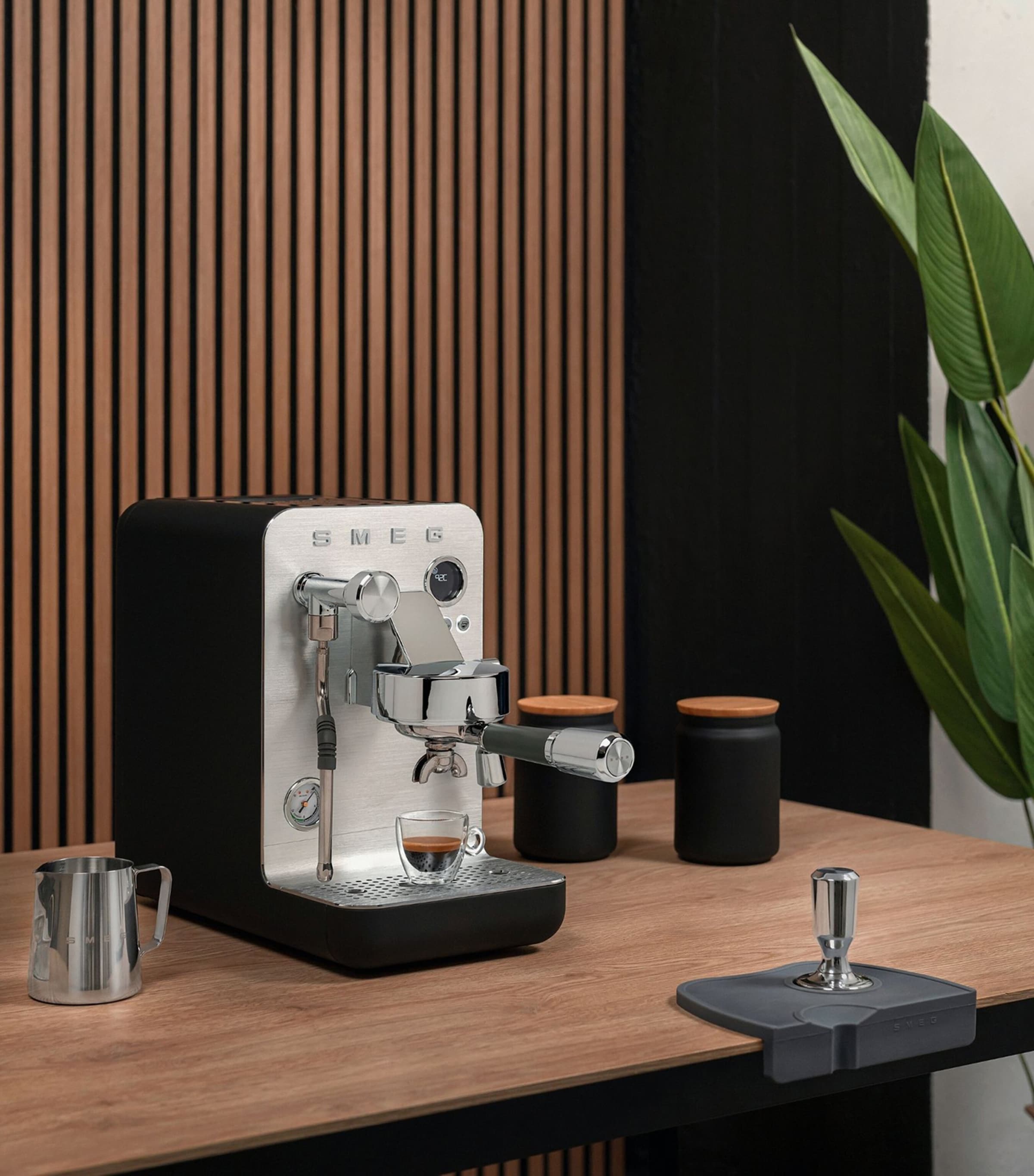 EMC02BLMUK Mini Pro Espresso Machine BLACK MATTE Image 2