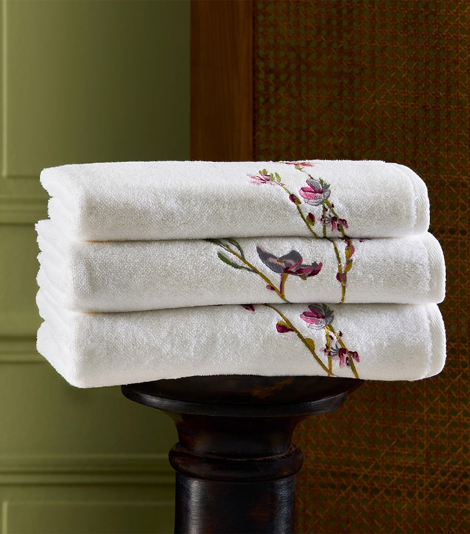 Floral Gaura Hand Towel (55cm x 100cm) BLANC Image 2