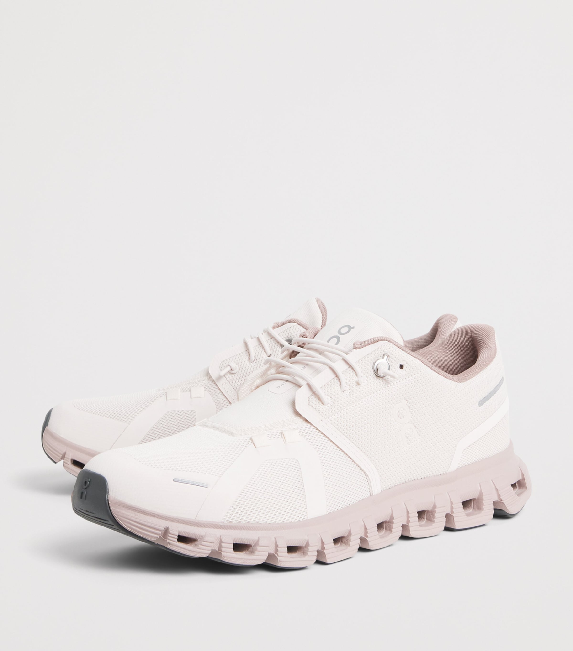 On Womens Cloud 6 Trainers Oyster | Biscuit Image 3