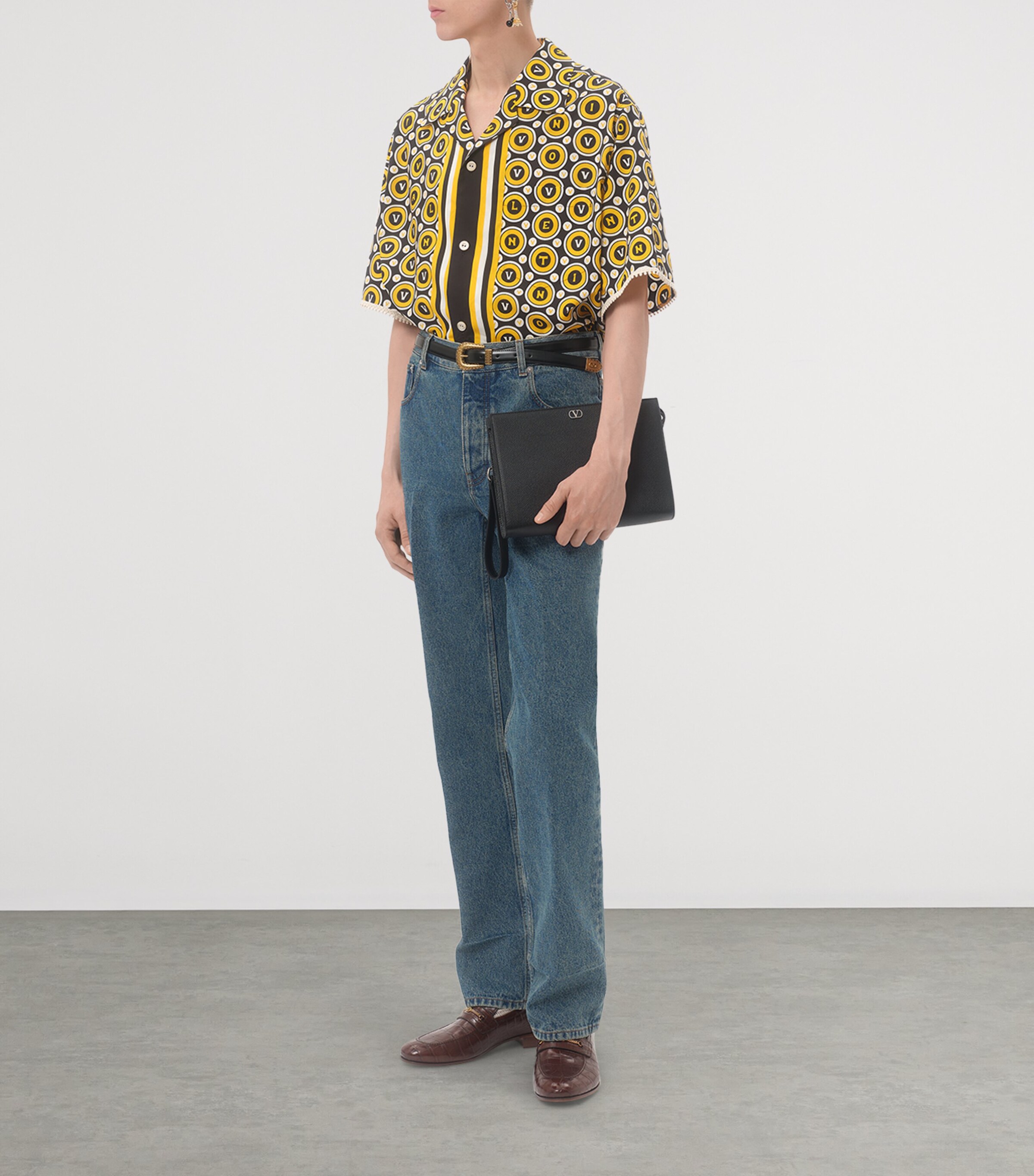 Medium Leather VLogo Signature Pouch 0NO Image 7