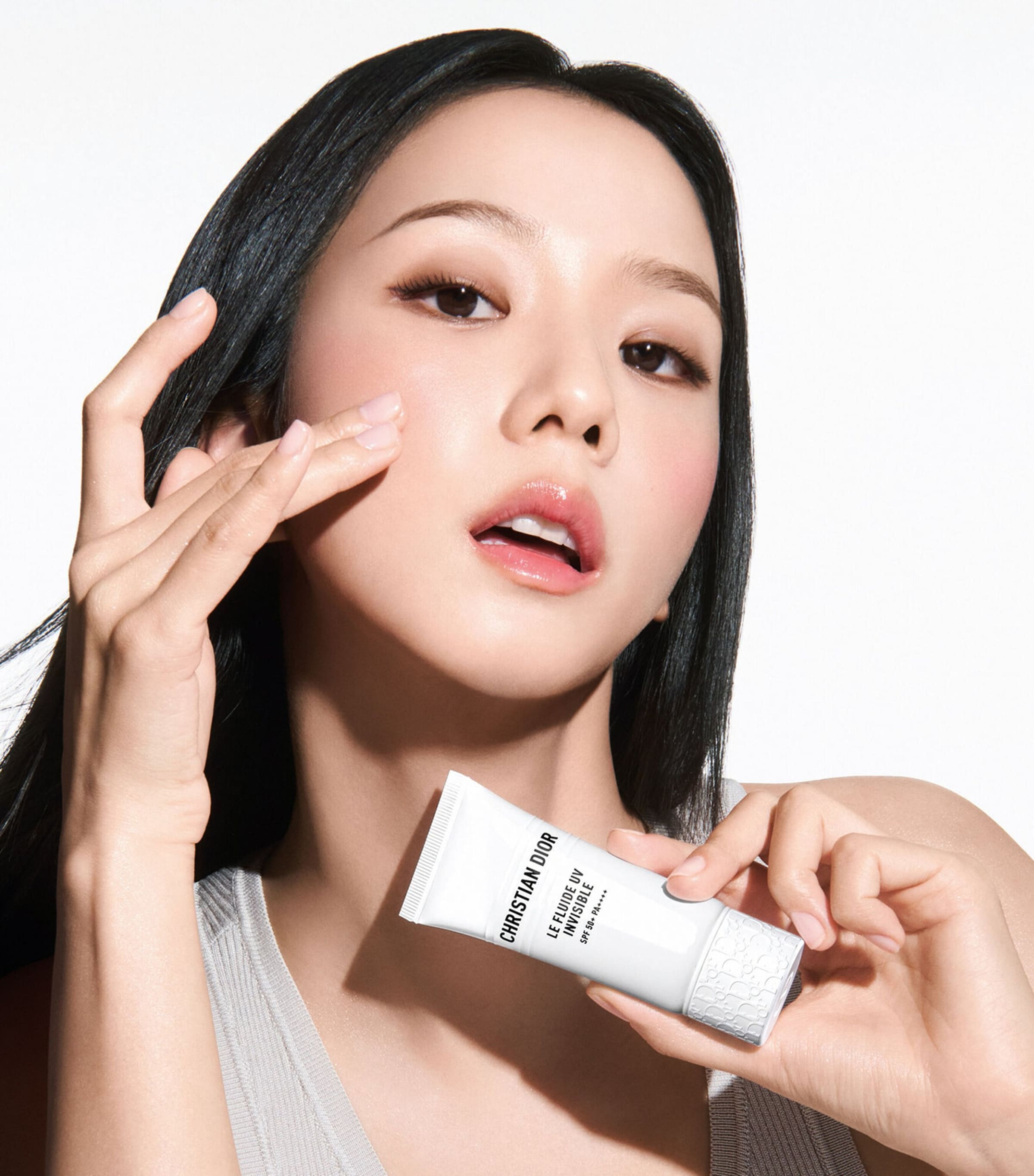DIOR Hydrating Invisible UV Fluid SPF 50+ PA++++ (30ml) Image 3