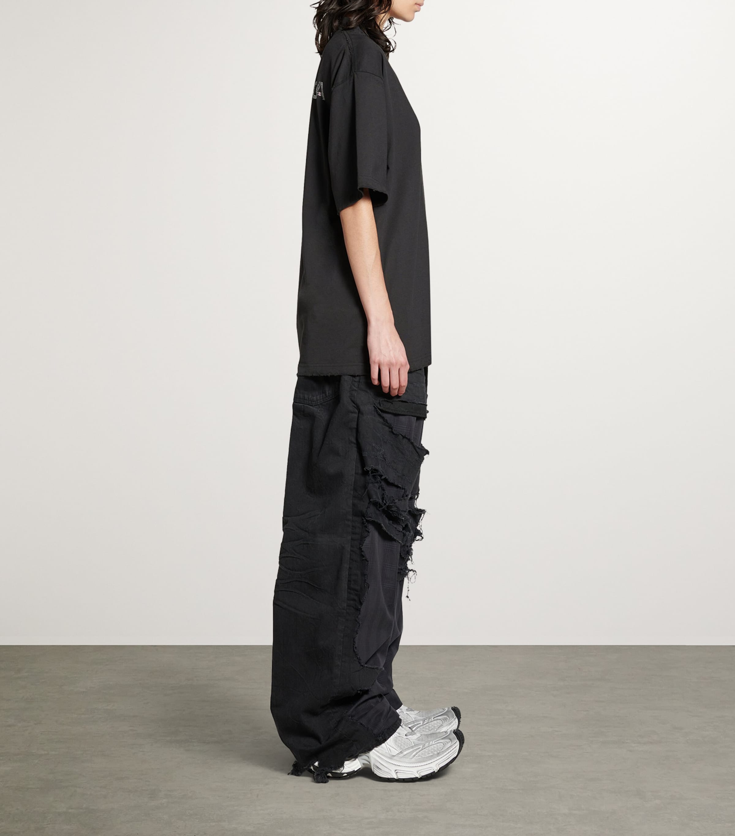 Distressed Rhinestone-Logo T-Shirt 1083 Image 4