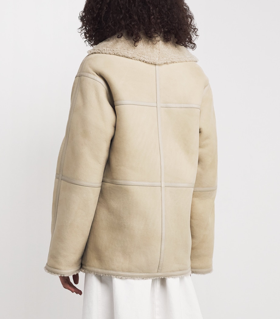 Curly Shearling-Suede Hooded Coat A2260 Image 4
