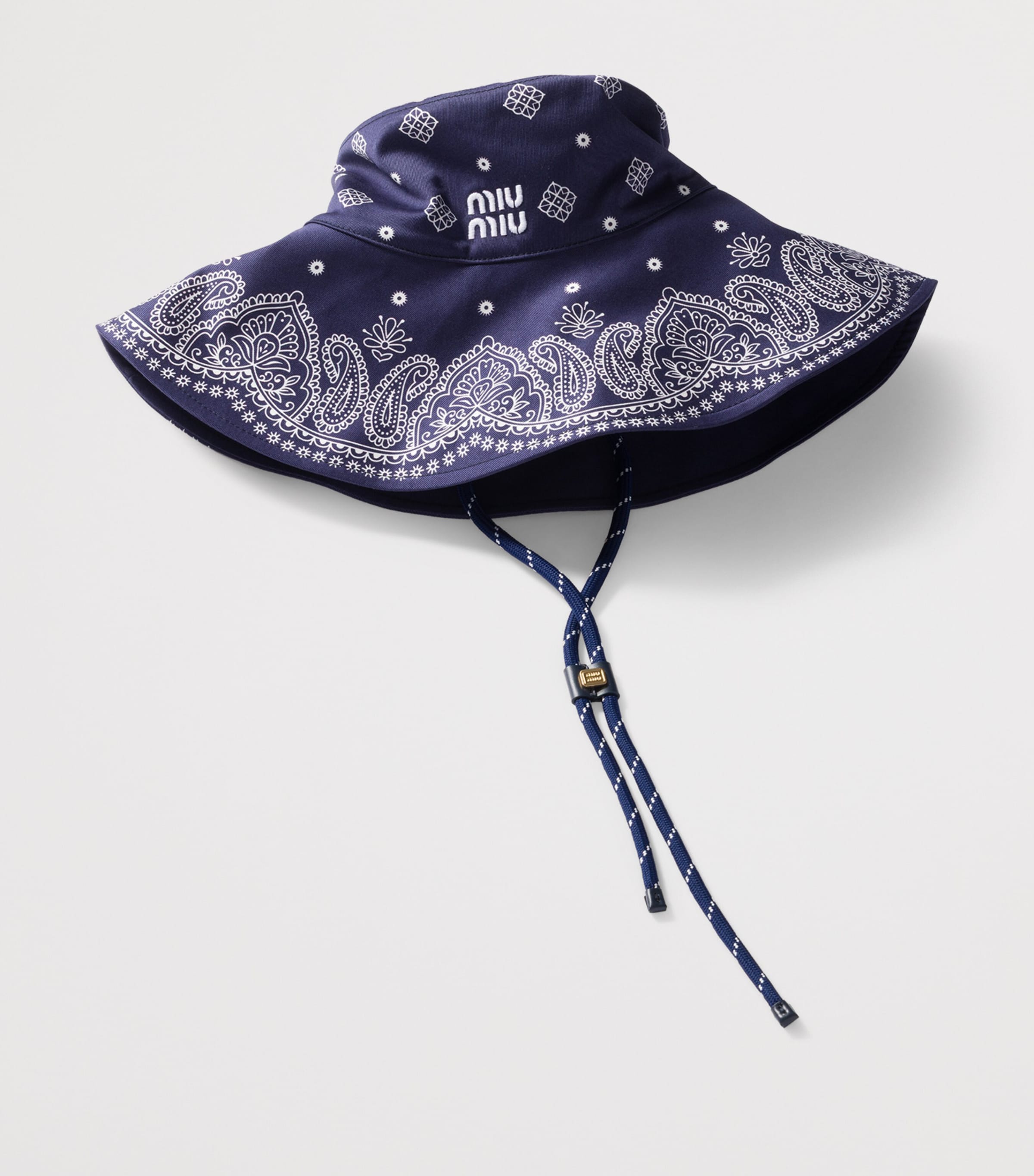Bandana Print Bucket Hat F022X Image 2