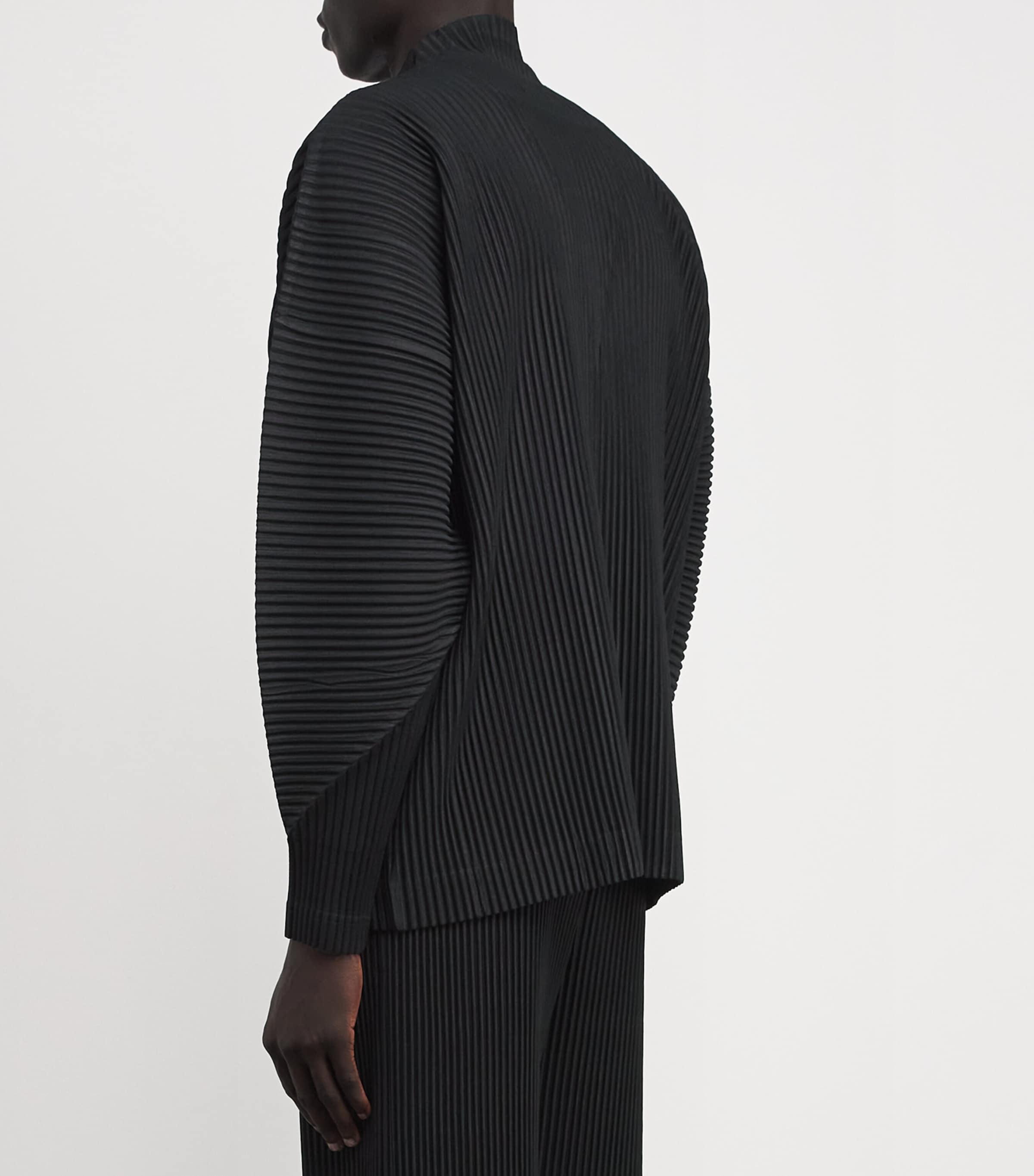 HOMME PLISSE ISSEY MIYAKE 　ロングカーディガン Homme Plissé Issey Miyake Pleated zip-up Cardigan | Neutrals
