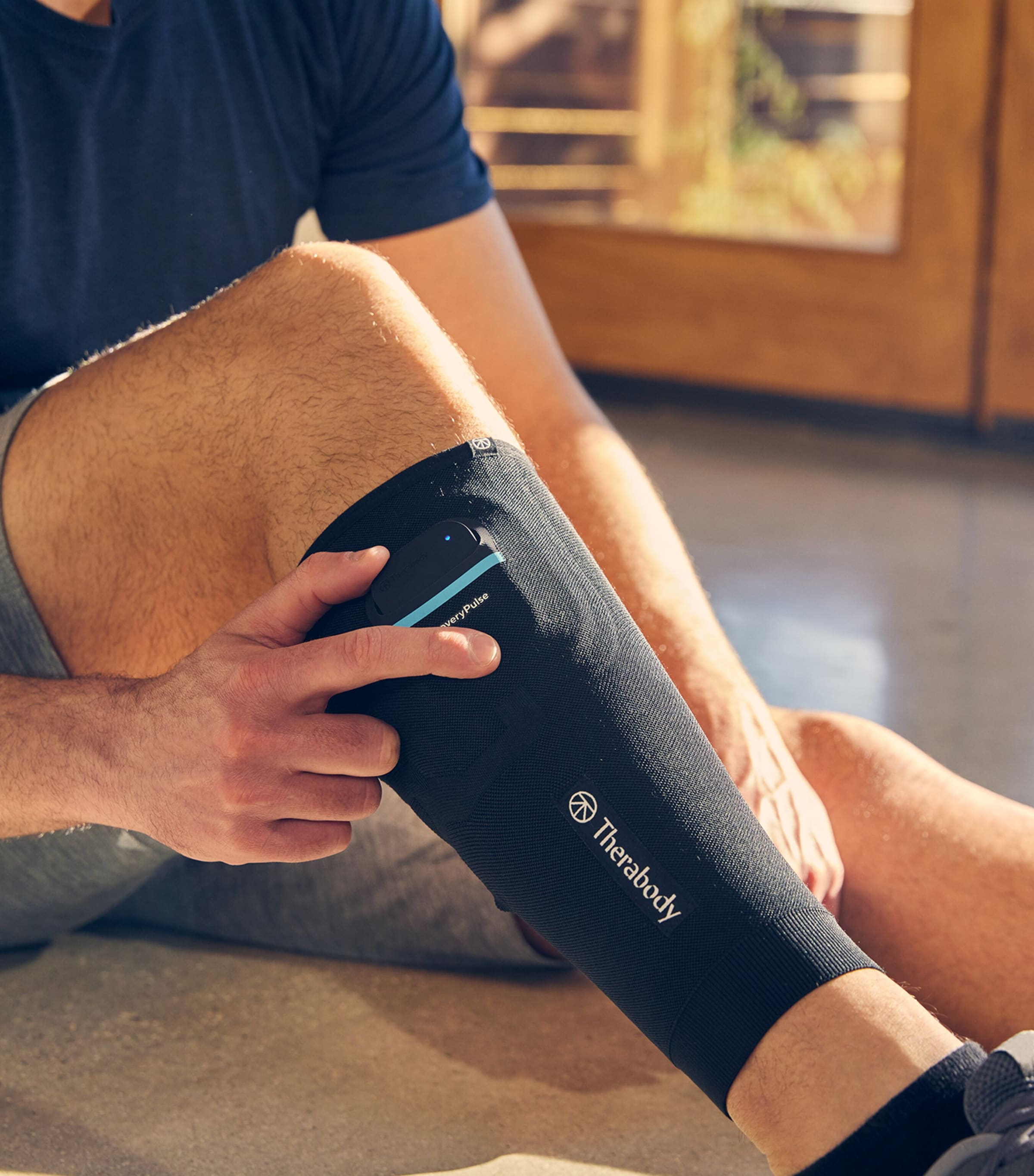 RecoveryPulse Calf Sleeve (Small) BLACK Image 2