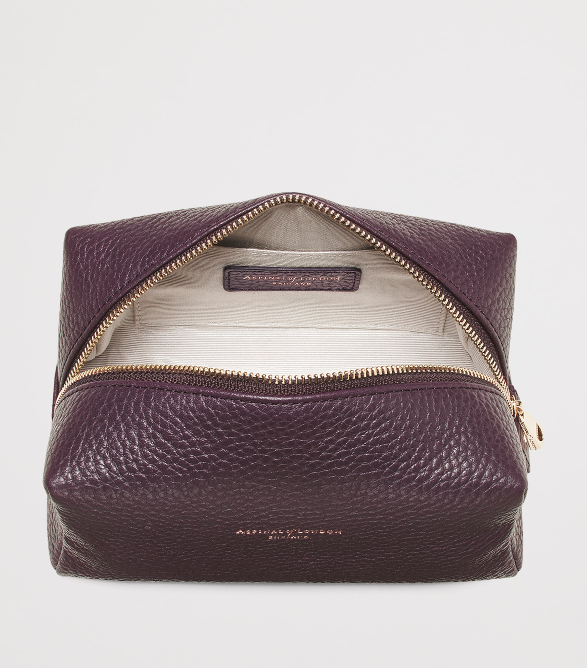 Medium Leather London Cosmetic Case FIG Image 4