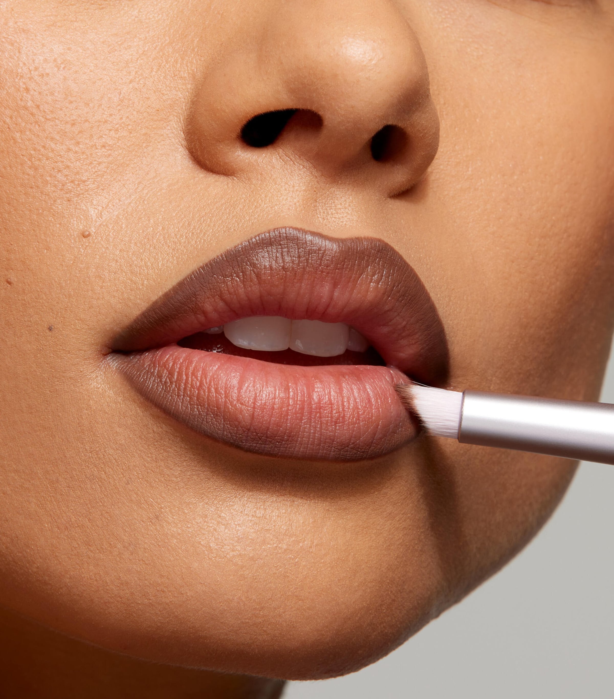 Kylie Cosmetics Lip Sculpt & Diffuse Brush Image 2