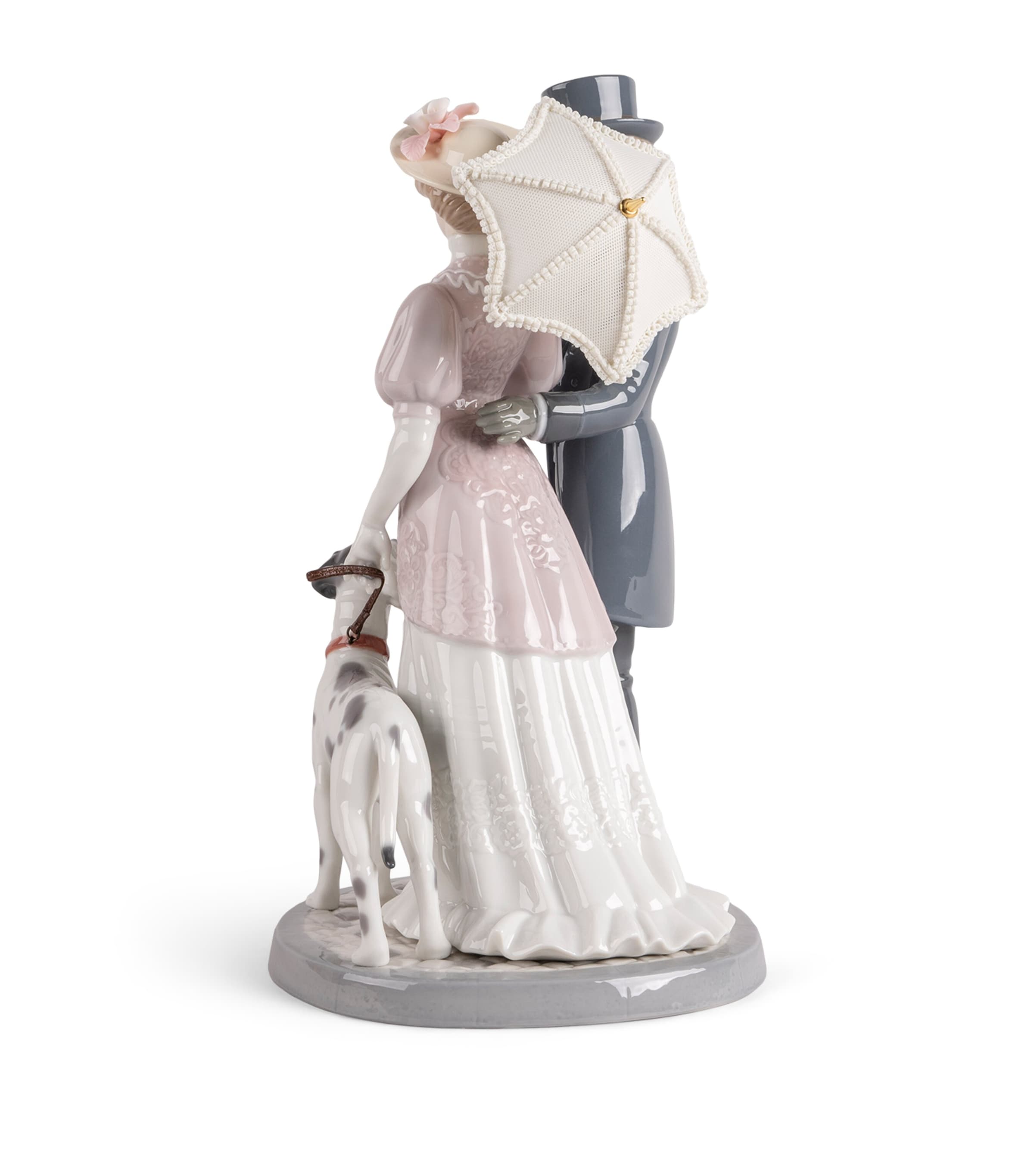 Lladró A Romantic Stroll Figurine Image 3