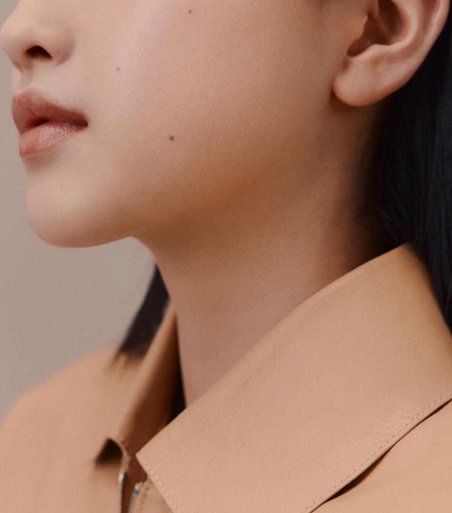 HERMÈS Plein Air Luminous Matte Skincare Foundation Kaolin Image 9