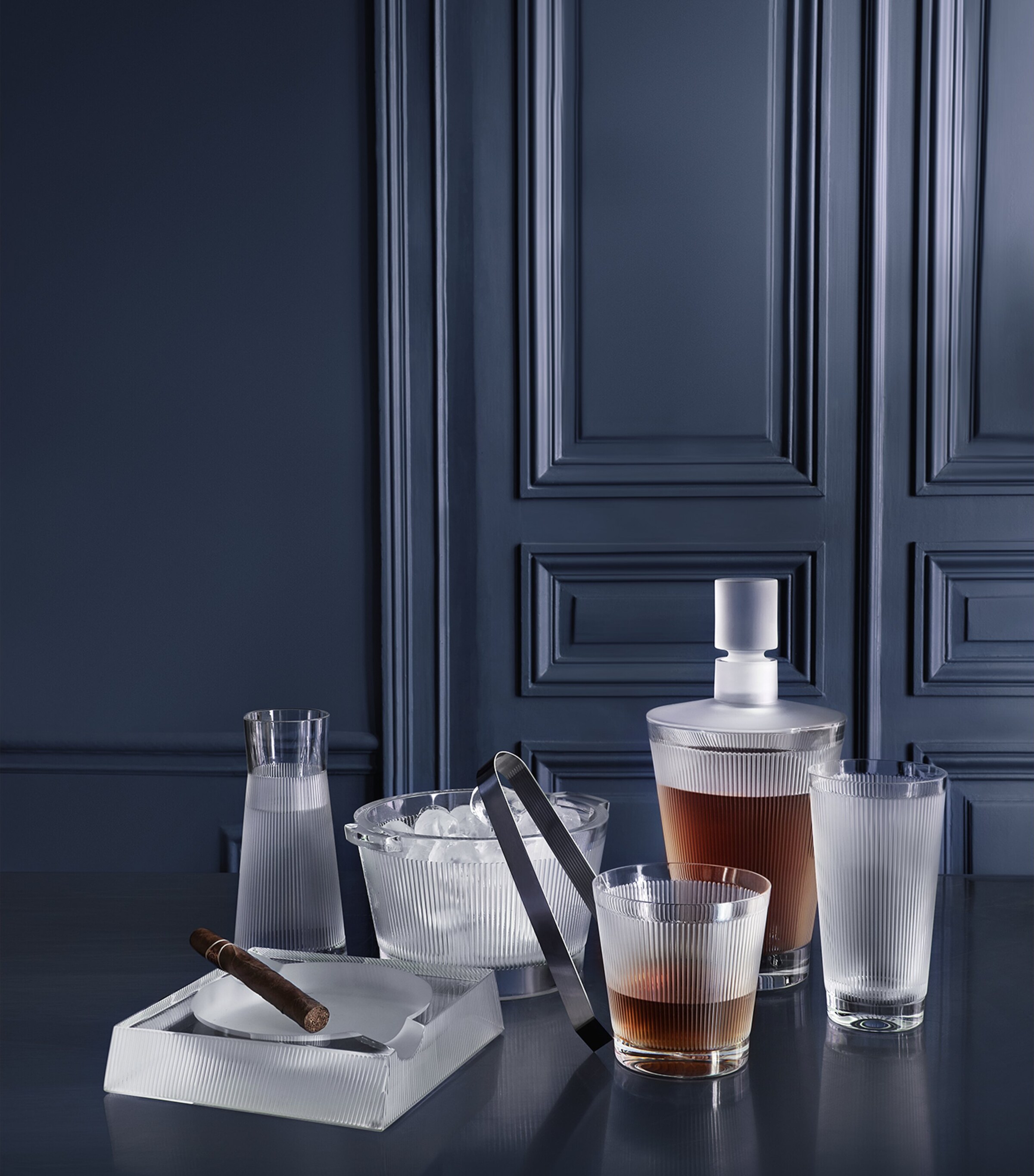 Lalique Wingen Ashtray | Home Accessories | Decorative Plates & Bowls | Designers | Lalique Lalique Wingen Ashtray | Home Accessories | Decorative Plates & Bowls | Designers | Lalique