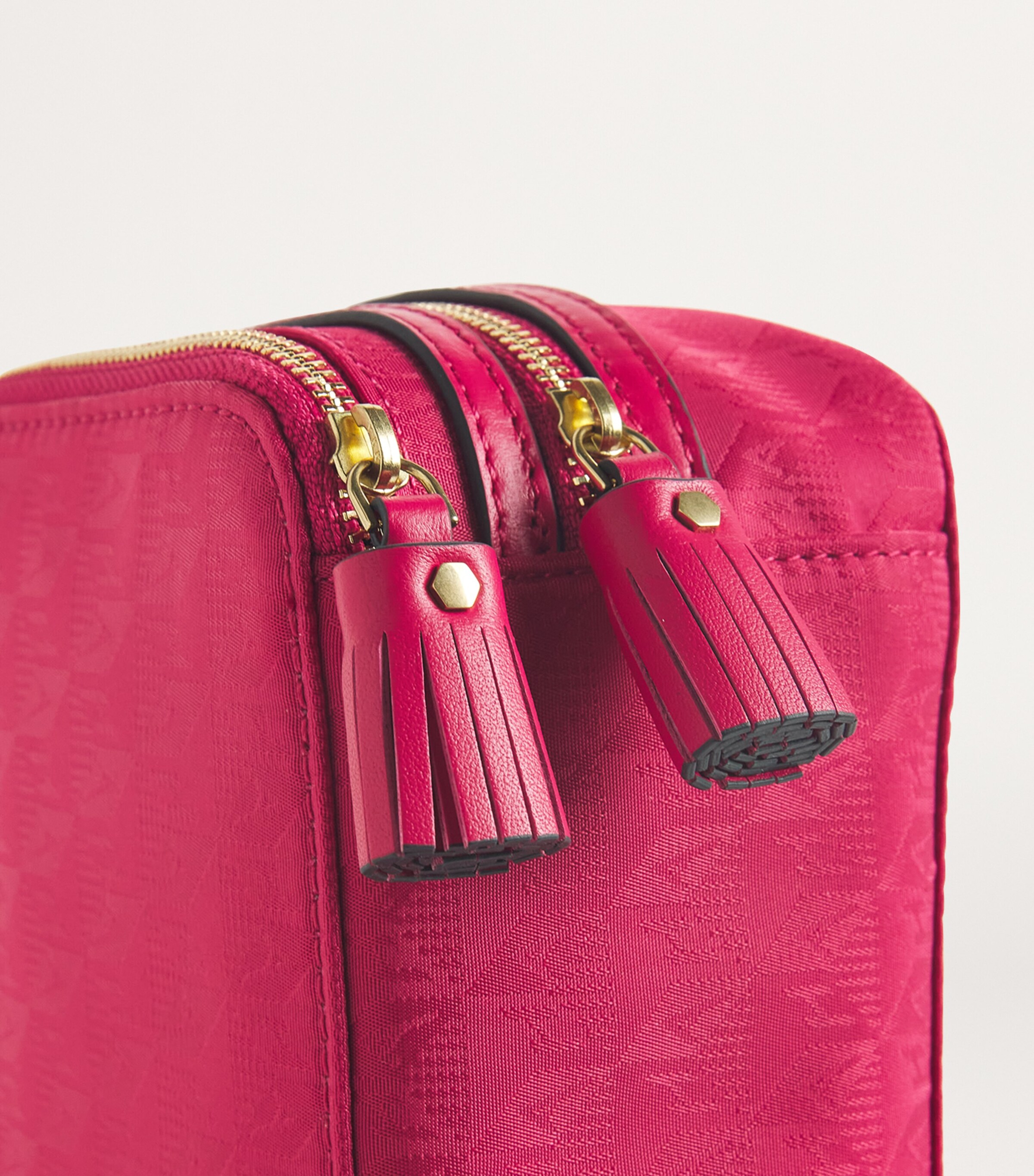 Logo Jacquard Make-Up Pouch MAGENTA Image 3