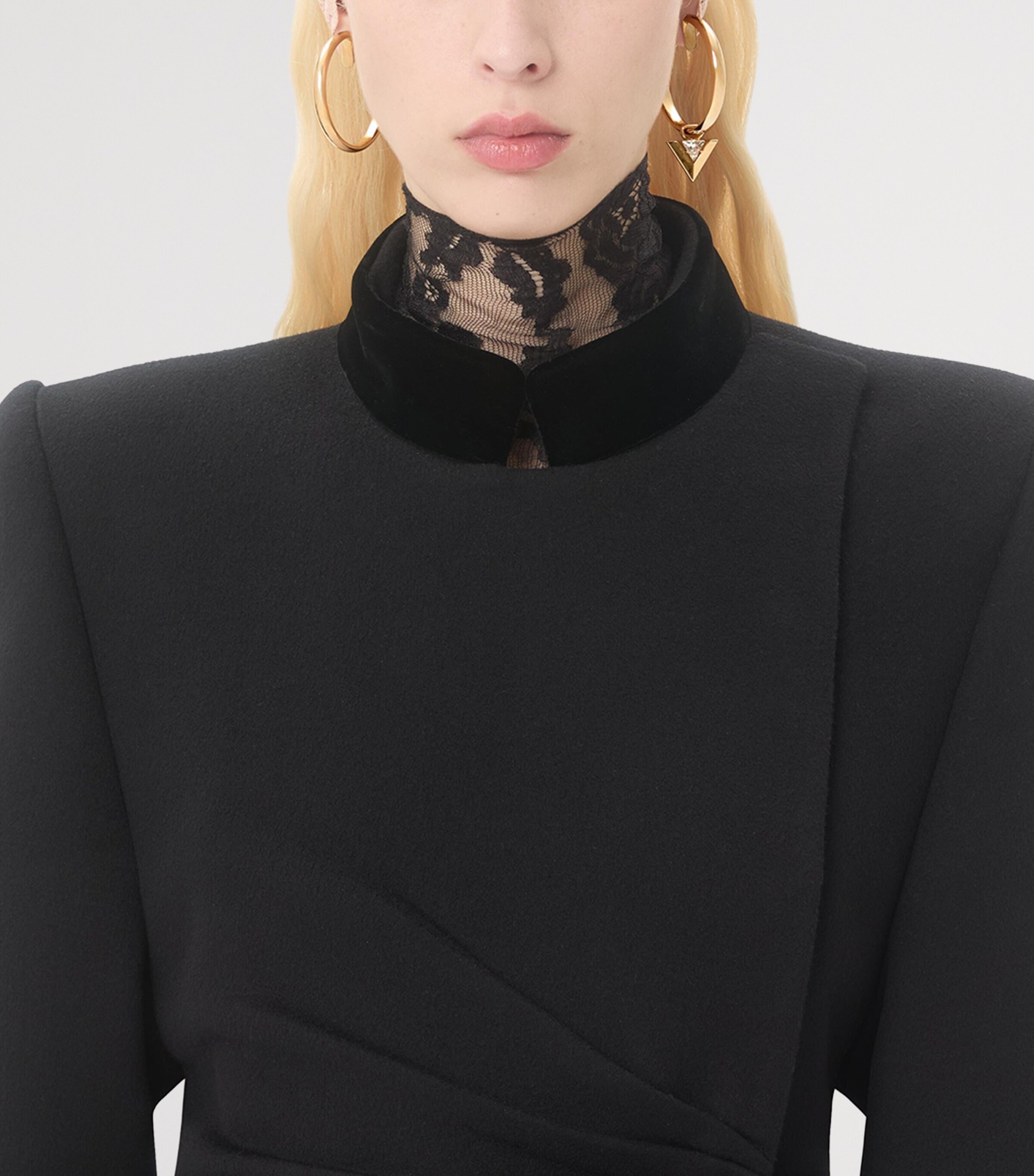 Asymmetric Je Les V Logo Hoops 9MN Image 2