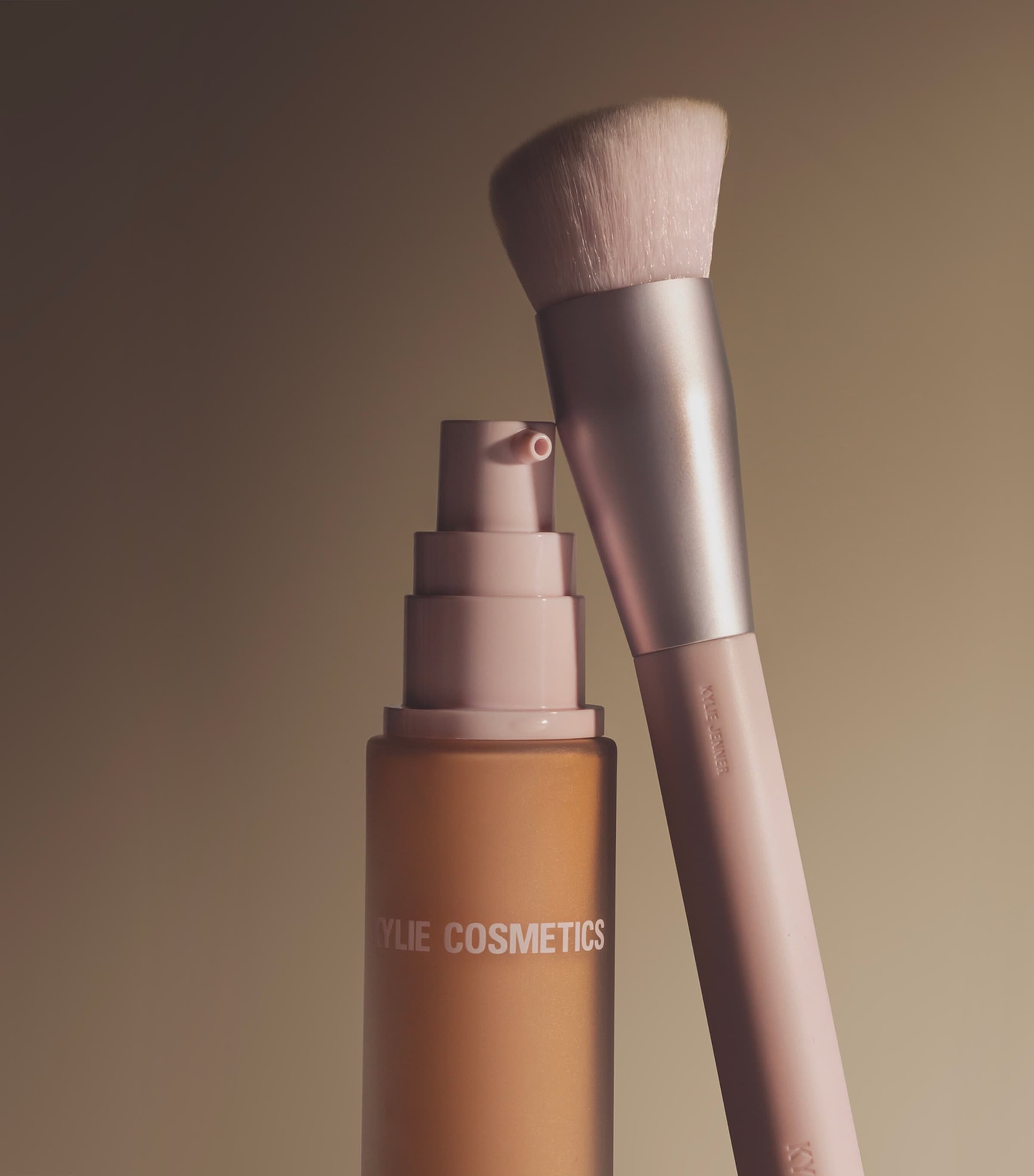 Kylie Cosmetics Power Plush Longwear Foundation Neutral Image 3